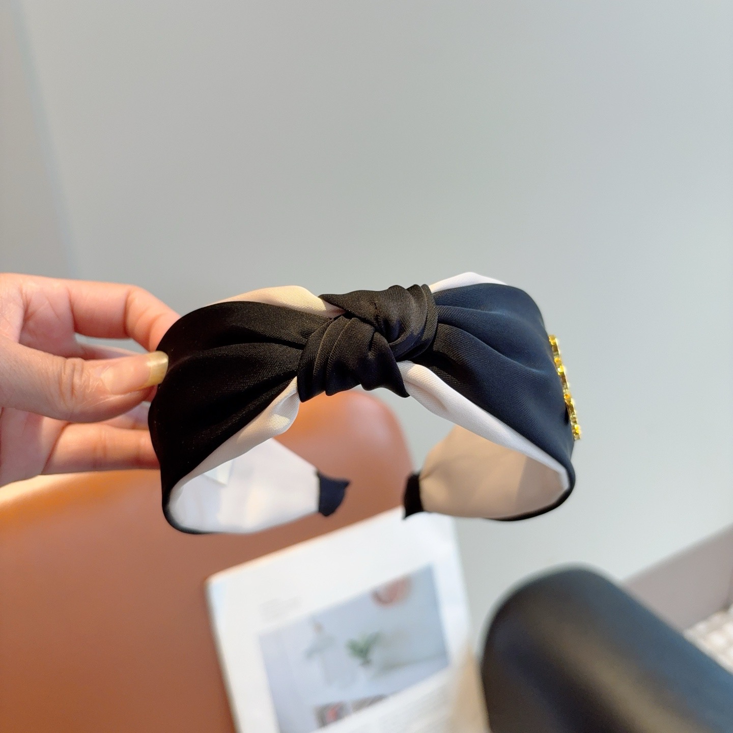 配包装P65
CELINE（赛琳）新品网红同款发箍，佩戴舒适无压力，造型搭配必备！时尚外出百搭款发饰！