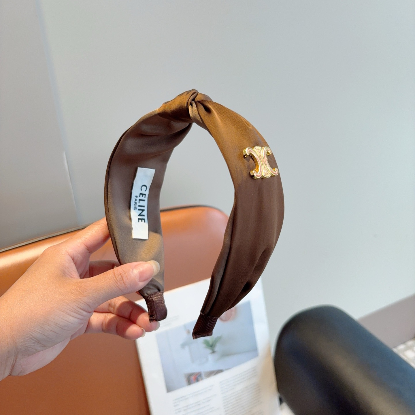 配包装P65
CELINE（赛琳）新品网红同款发箍，佩戴舒适无压力，造型搭配必备！时尚外出百搭款发饰！