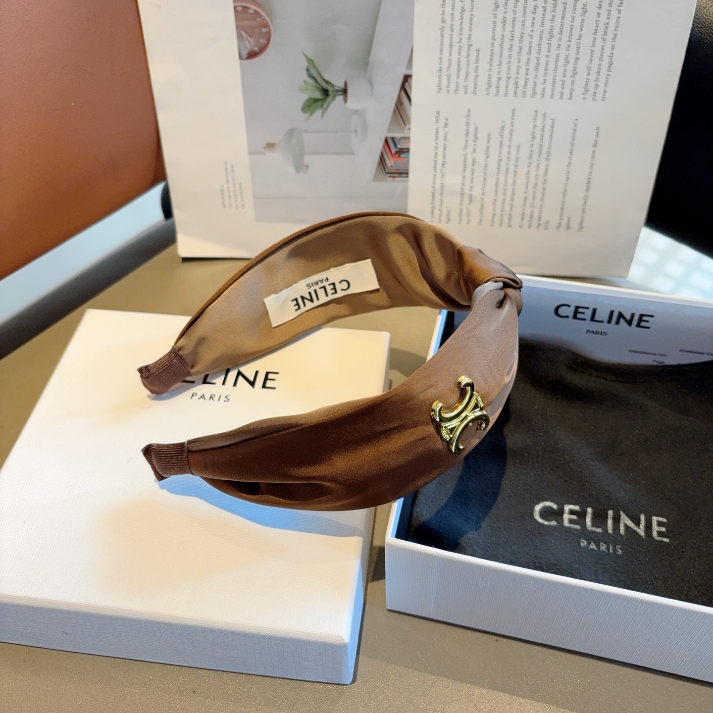 配包装P65
CELINE（赛琳）新品网红同款发箍，佩戴舒适无压力，造型搭配必备！时尚外出百搭款发饰！