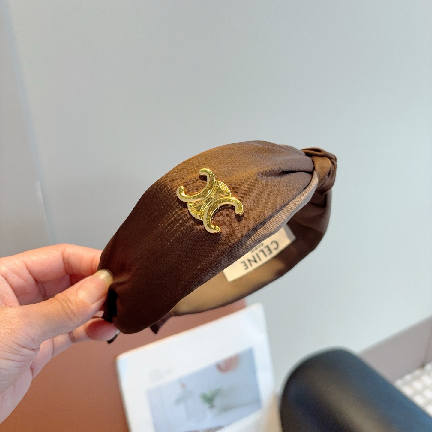 配包装P65
CELINE（赛琳）新品网红同款发箍，佩戴舒适无压力，造型搭配必备！时尚外出百搭款发饰！