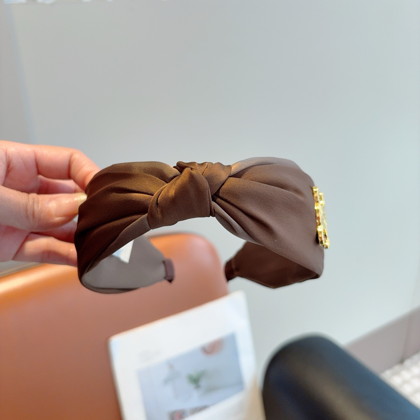 配包装P65
CELINE（赛琳）新品网红同款发箍，佩戴舒适无压力，造型搭配必备！时尚外出百搭款发饰！