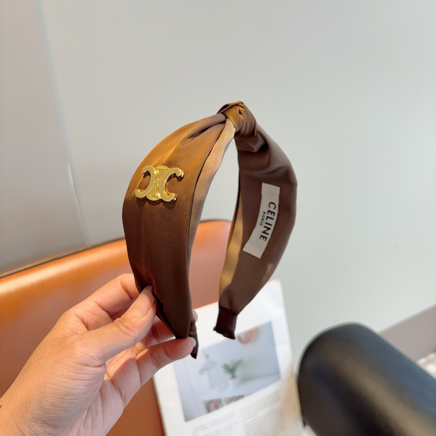 配包装P65
CELINE（赛琳）新品网红同款发箍，佩戴舒适无压力，造型搭配必备！时尚外出百搭款发饰！