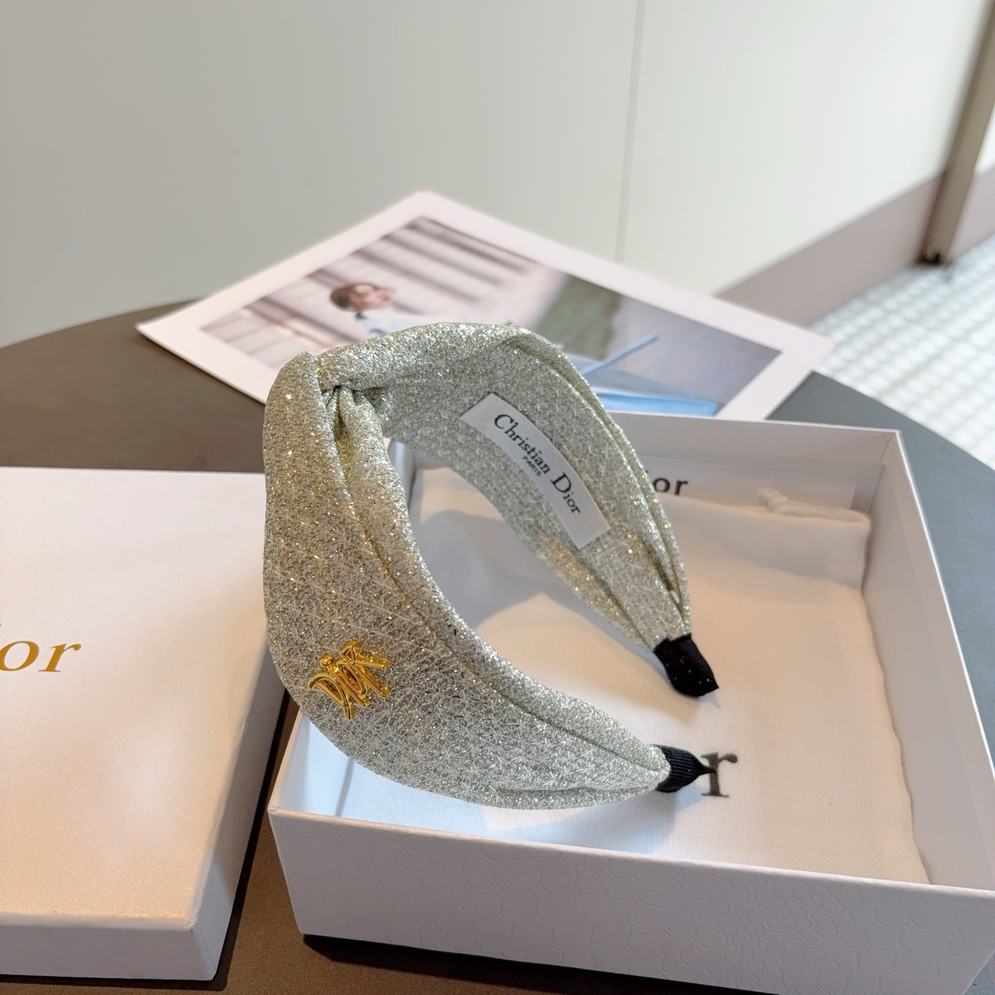 配包装P65
Dior（迪奥）经典交叉款大牌发箍, 网红爆款头箍、让你的魅力绽放 清新淑女范让时尚更简单。