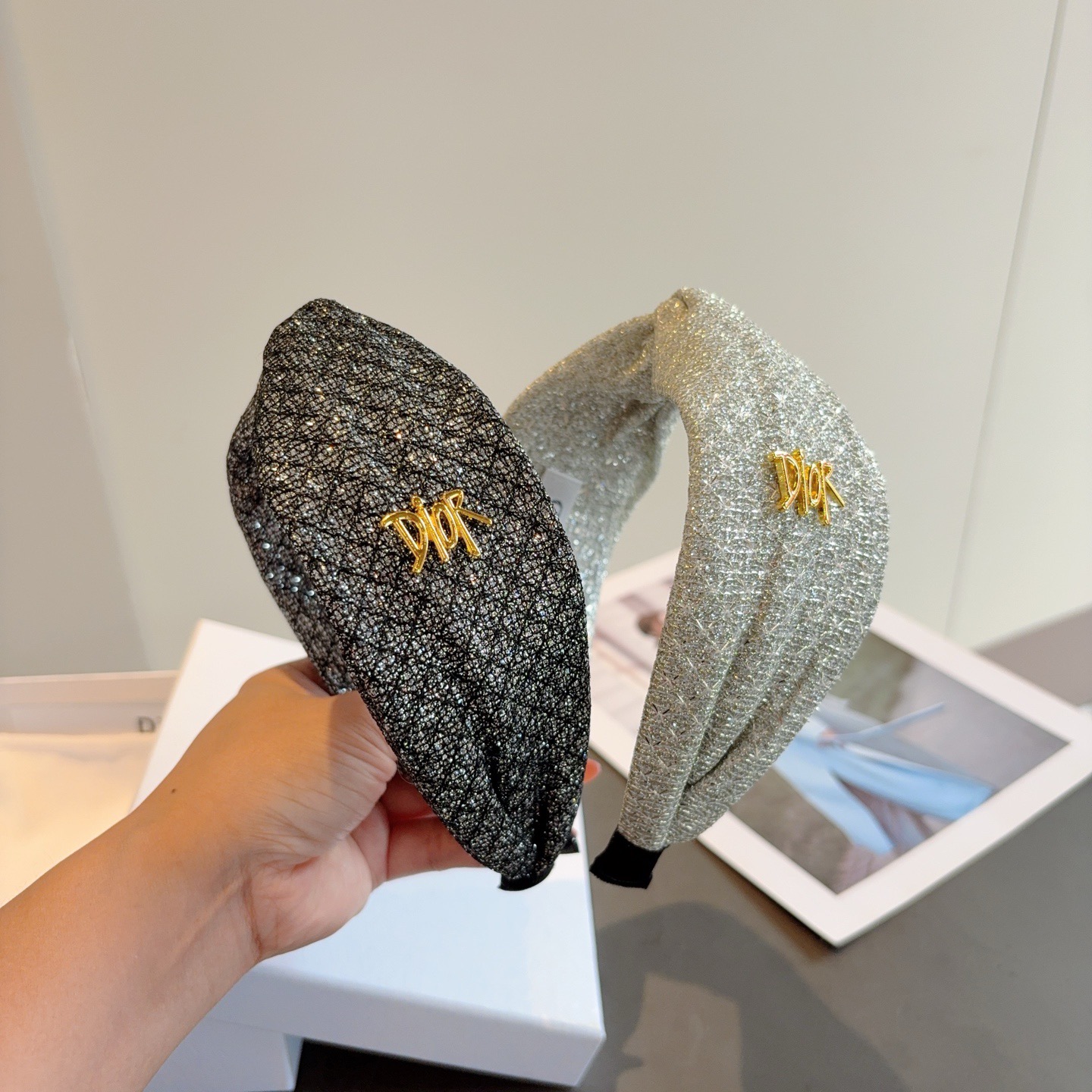 配包装P65
Dior（迪奥）经典交叉款大牌发箍, 网红爆款头箍、让你的魅力绽放 清新淑女范让时尚更简单。