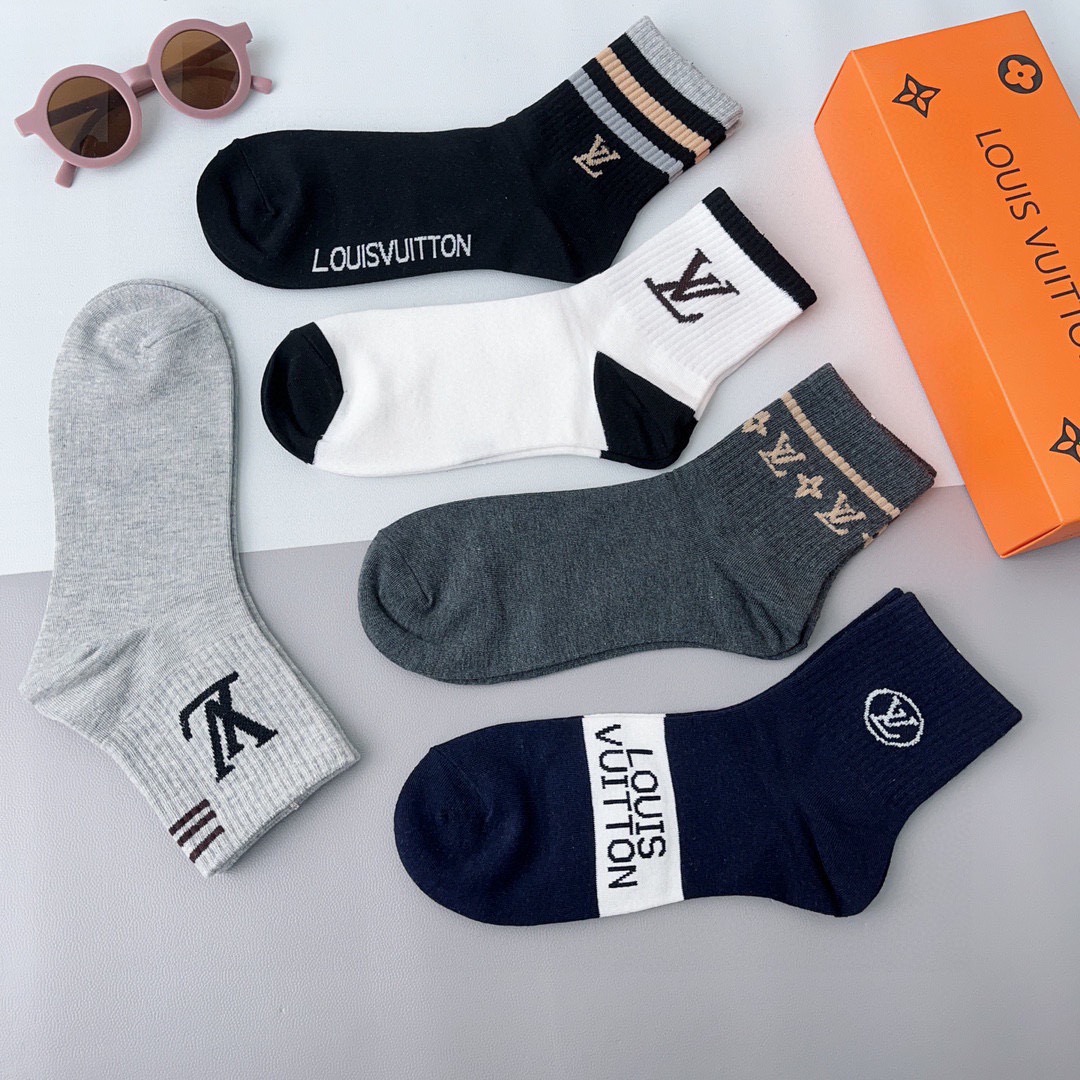 配包装（一盒5双） 🌟 LV 路易威登 超火爆男款中筒袜子，纯棉面料，潮人必备 爆款，经典字母logo中