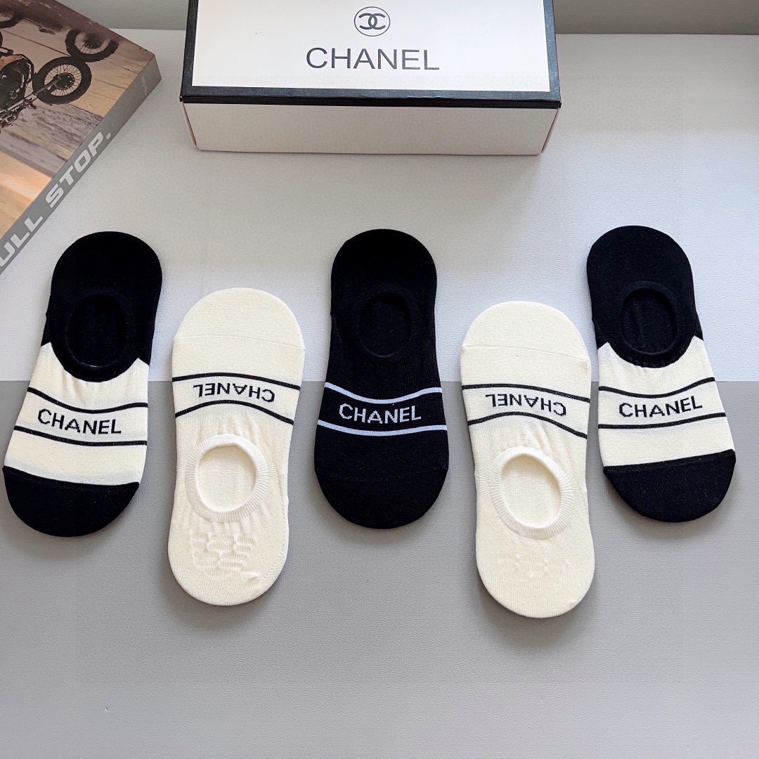 配包装（一盒5双）CHANEL 香奈儿经典船袜、高版本纯棉材质柔软，秒杀市场普通货，经典的双C图案log