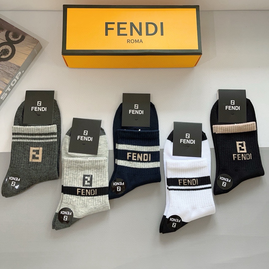 配包装（一盒5双） FENDI 芬迪新款中筒男款袜子，纯棉面料，潮人必备 ，经典双Flogo 个性时尚百
