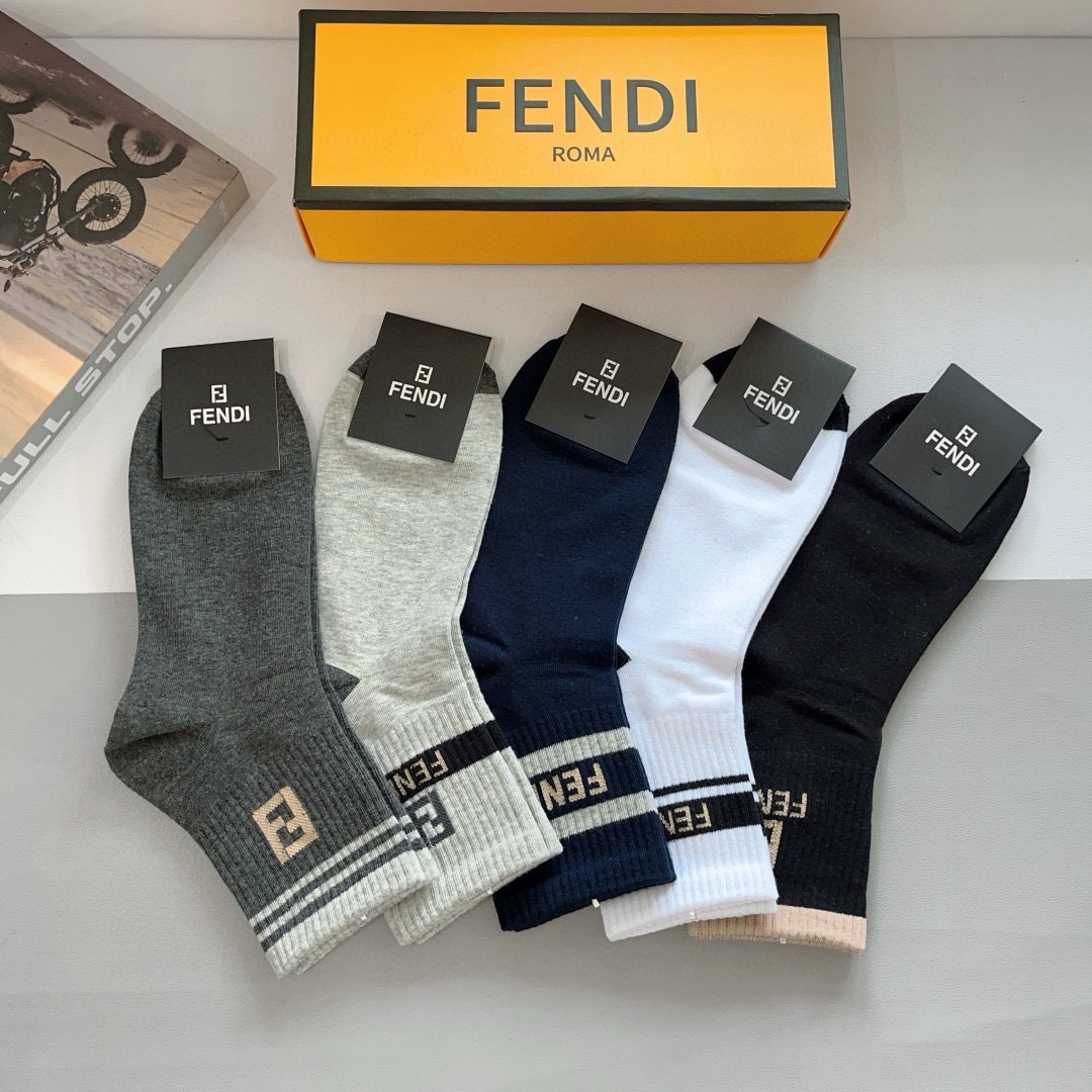 配包装（一盒5双） FENDI 芬迪新款中筒男款袜子，纯棉面料，潮人必备 ，经典双Flogo 个性时尚百