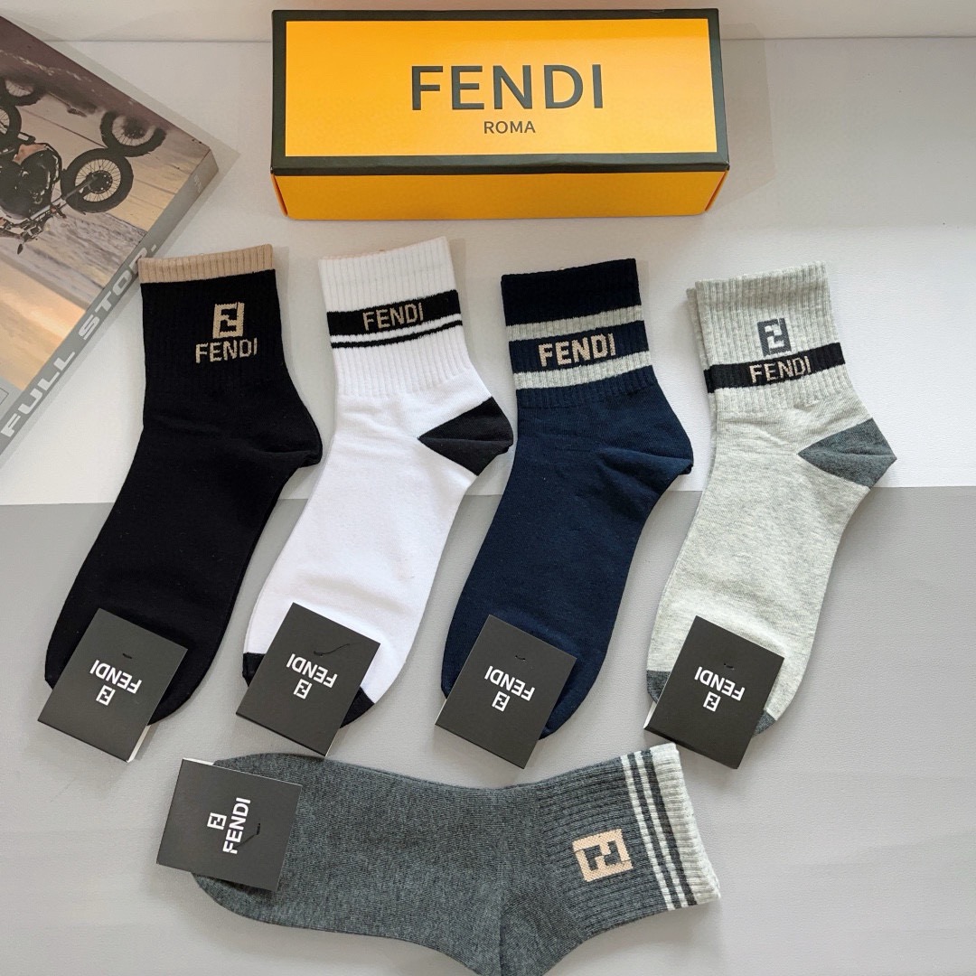 配包装（一盒5双） FENDI 芬迪新款中筒男款袜子，纯棉面料，潮人必备 ，经典双Flogo 个性时尚百