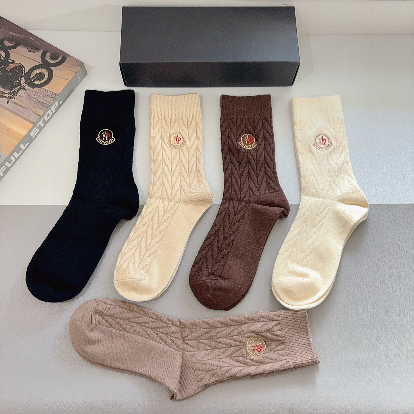 配包装【一盒5双】MONCLER 蒙口 高版本羊绒刺绣长筒袜子🔥潮人必不可少的时尚专柜代购长筒袜子 ，超