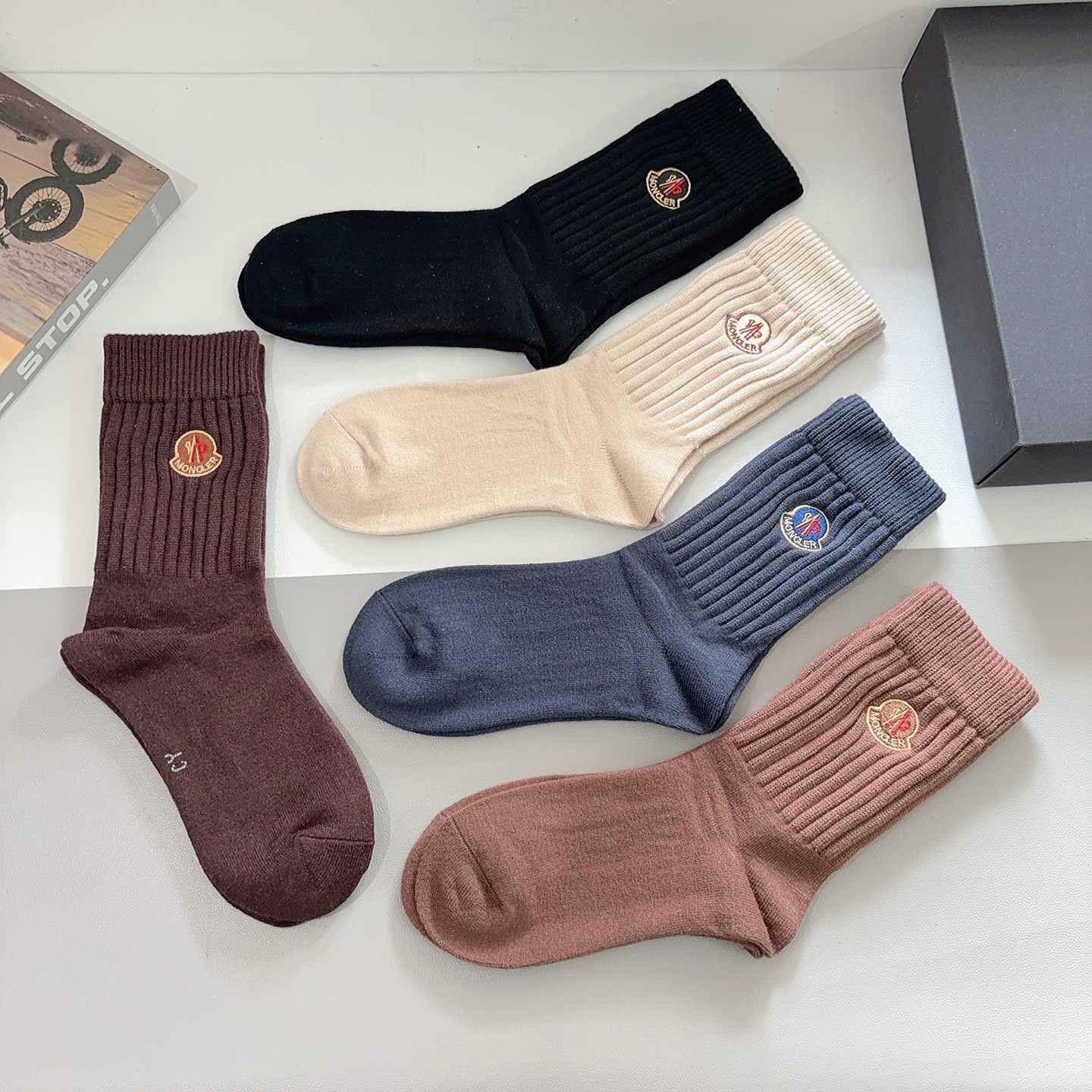 配包装【一盒5双】MONCLER 蒙口 高版本羊绒刺绣长筒袜子🔥潮人必不可少的时尚专柜代购长筒袜子 ，超