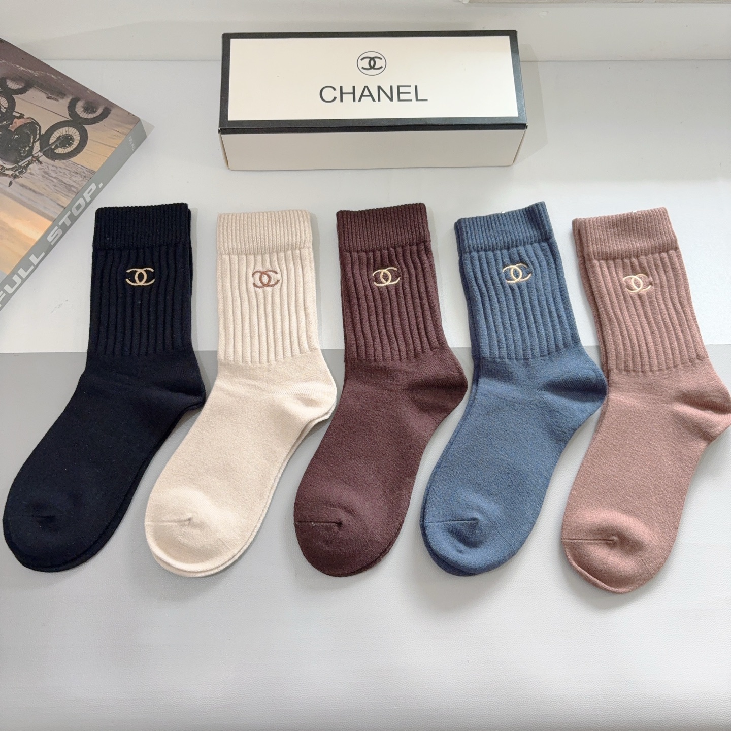 配包装【一盒5双】CHANEL （香奈儿）高版本羊绒刺绣长筒袜子🔥潮人必不可少的时尚专柜代购长筒袜子 ，