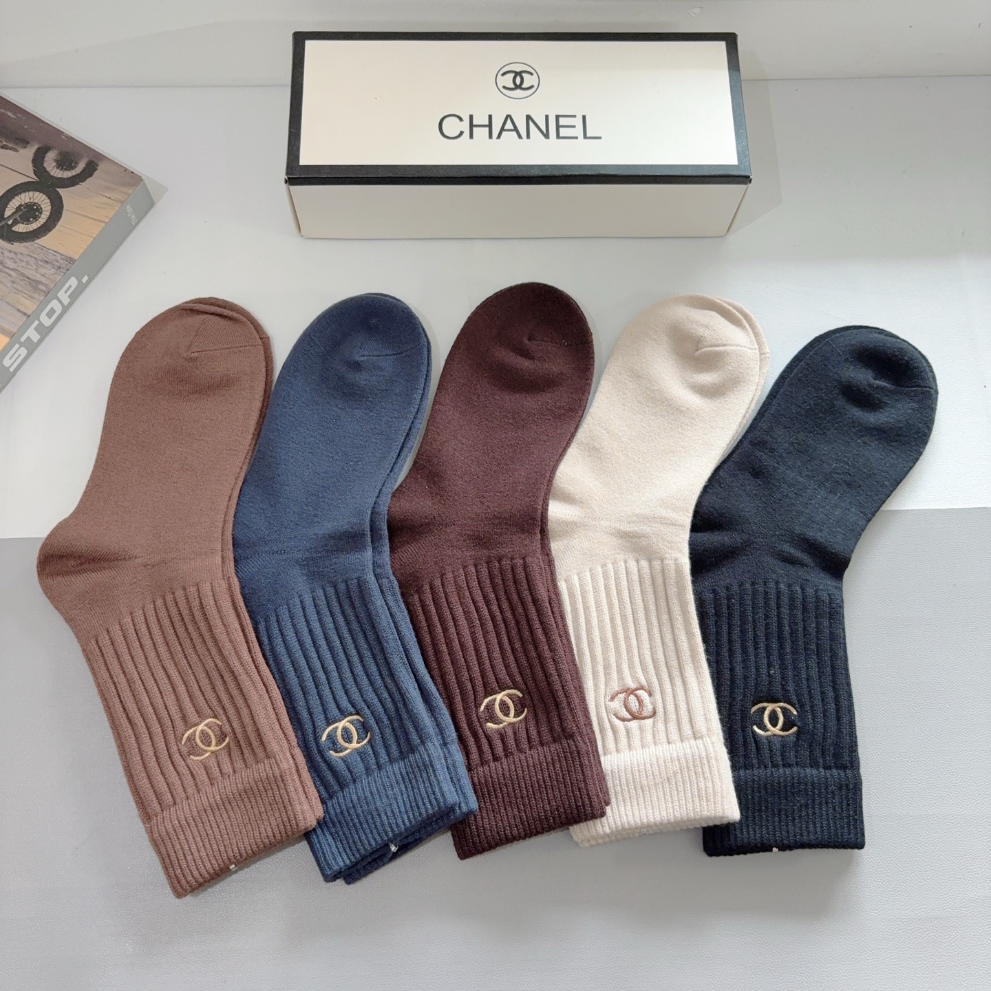 配包装【一盒5双】CHANEL （香奈儿）高版本羊绒刺绣长筒袜子🔥潮人必不可少的时尚专柜代购长筒袜子 ，