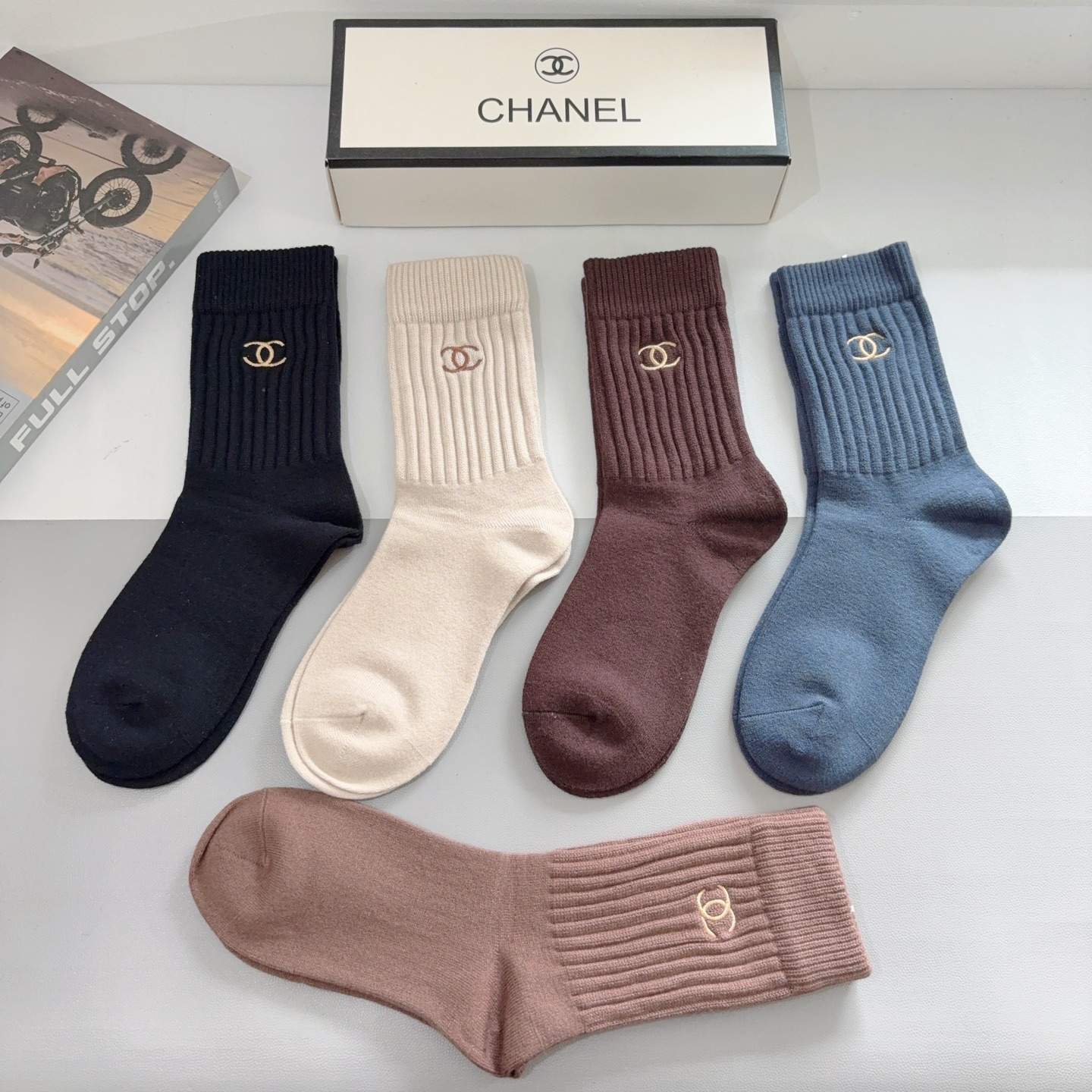 配包装【一盒5双】CHANEL （香奈儿）高版本羊绒刺绣长筒袜子🔥潮人必不可少的时尚专柜代购长筒袜子 ，