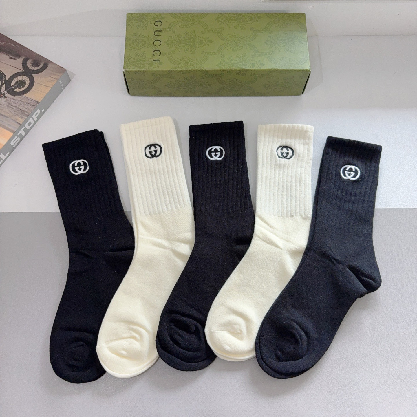 配包装（一盒5双）Gucci 古奇 新款长筒刺绣纯棉面料，专柜同步长筒袜子，💛大牌出街，潮人必备🔥超好搭