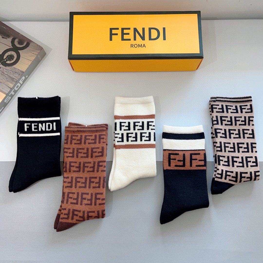配包装（一盒5双）FENDI 芬迪 经典长筒袜子❗️高版本兔绒材质 ，经典双F图案logo，专柜同步袜子