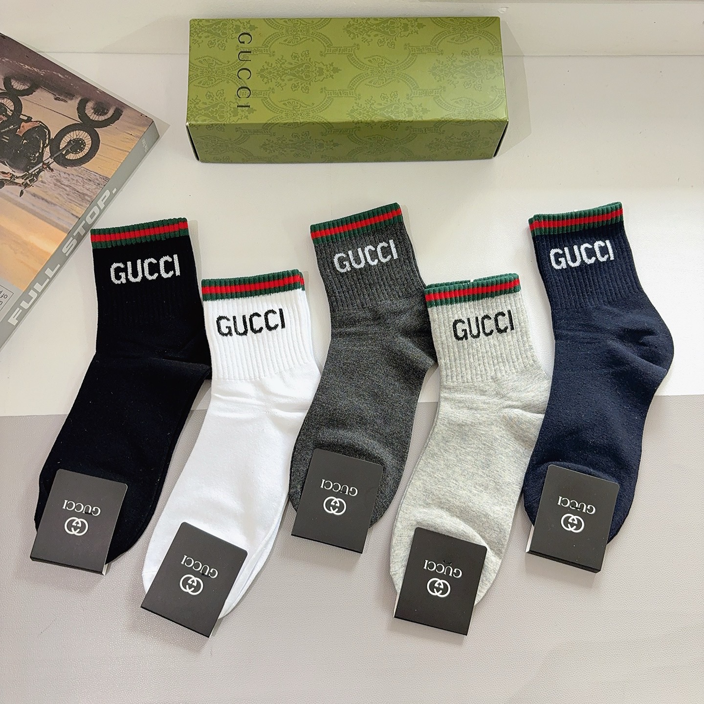 配包装（一盒5双） Gucci 古奇 新款中筒男款袜子，纯棉面料，潮人必备 ，Gucci 爆款，经典双G