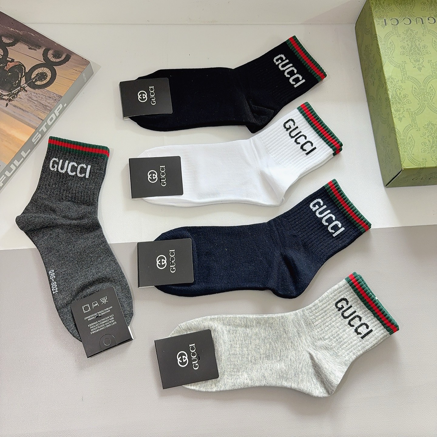配包装（一盒5双） Gucci 古奇 新款中筒男款袜子，纯棉面料，潮人必备 ，Gucci 爆款，经典双G