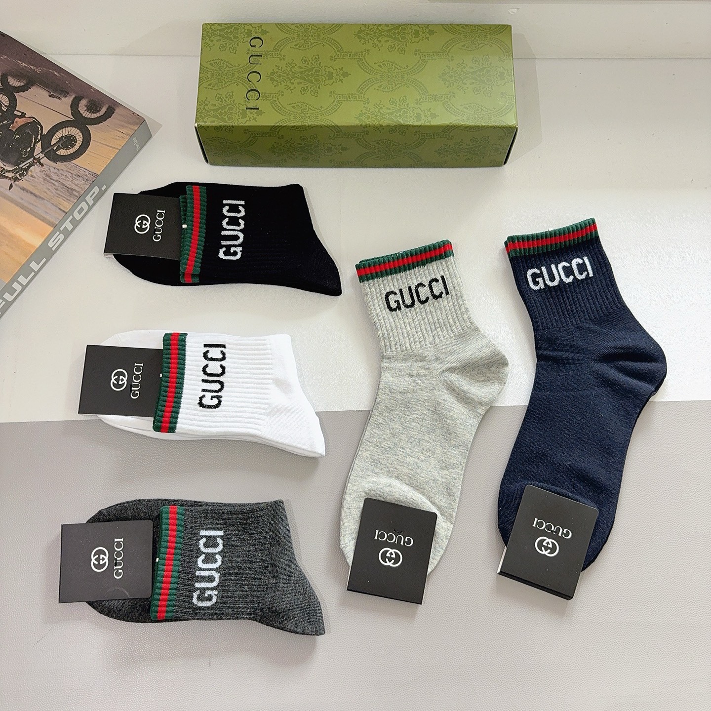 配包装（一盒5双） Gucci 古奇 新款中筒男款袜子，纯棉面料，潮人必备 ，Gucci 爆款，经典双G