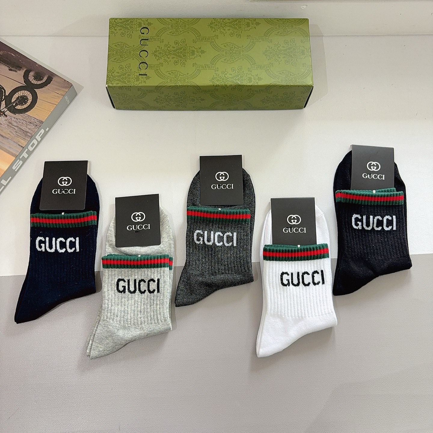 配包装（一盒5双） Gucci 古奇 新款中筒男款袜子，纯棉面料，潮人必备 ，Gucci 爆款，经典双G