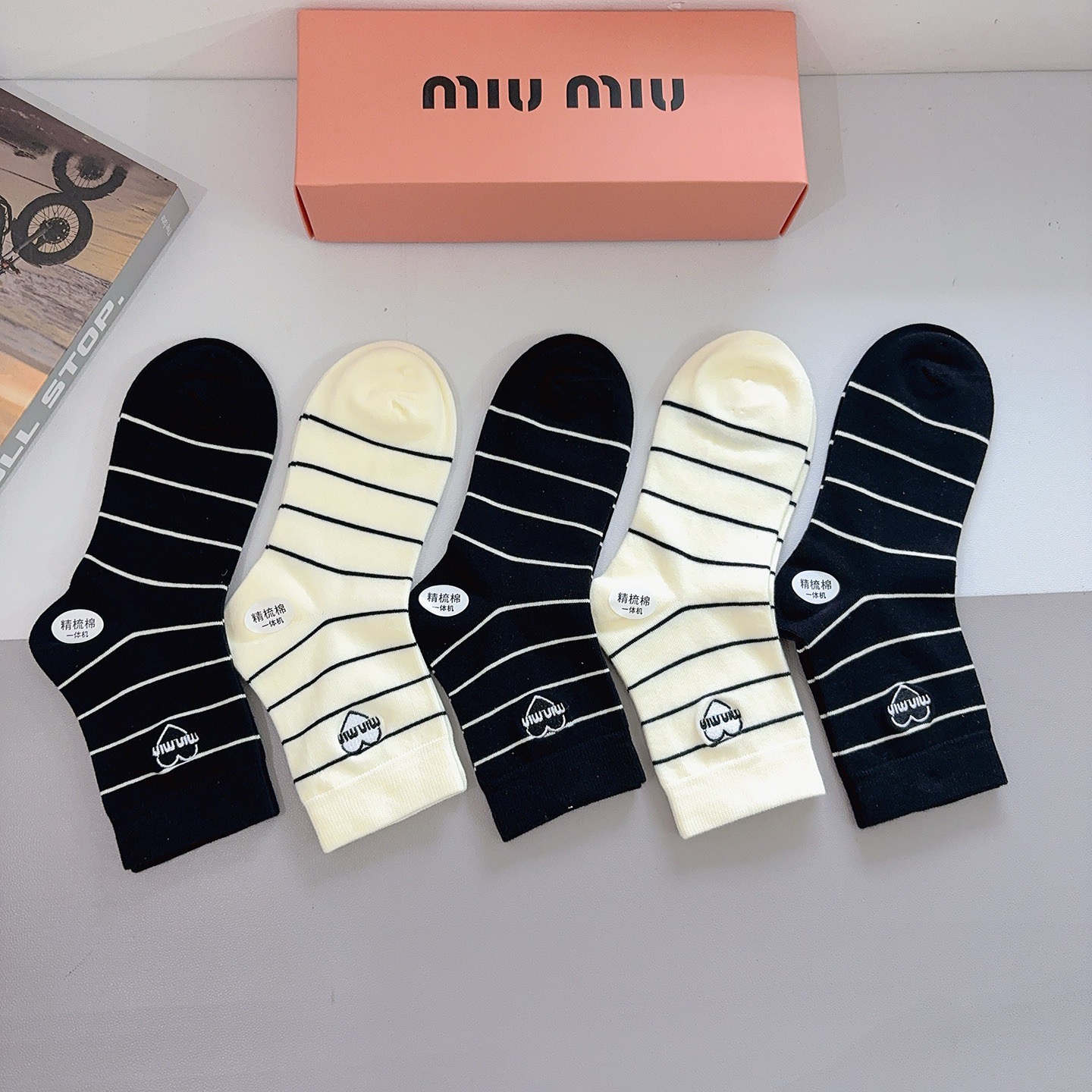 配包装【一盒5双】miumiu · 缪缪 高品质刺绣中筒袜子❗️ins明星网红推荐❗️轻薄柔软透气，四季