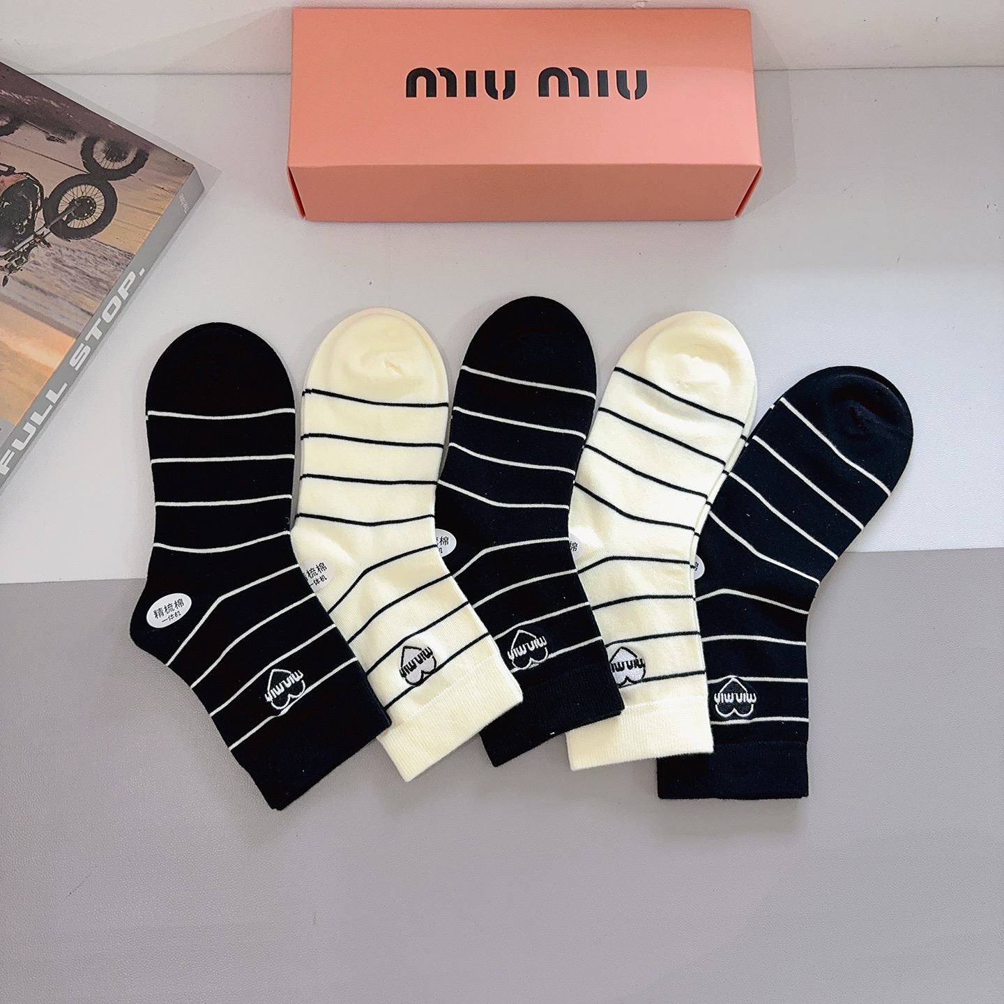 配包装【一盒5双】miumiu · 缪缪 高品质刺绣中筒袜子❗️ins明星网红推荐❗️轻薄柔软透气，四季