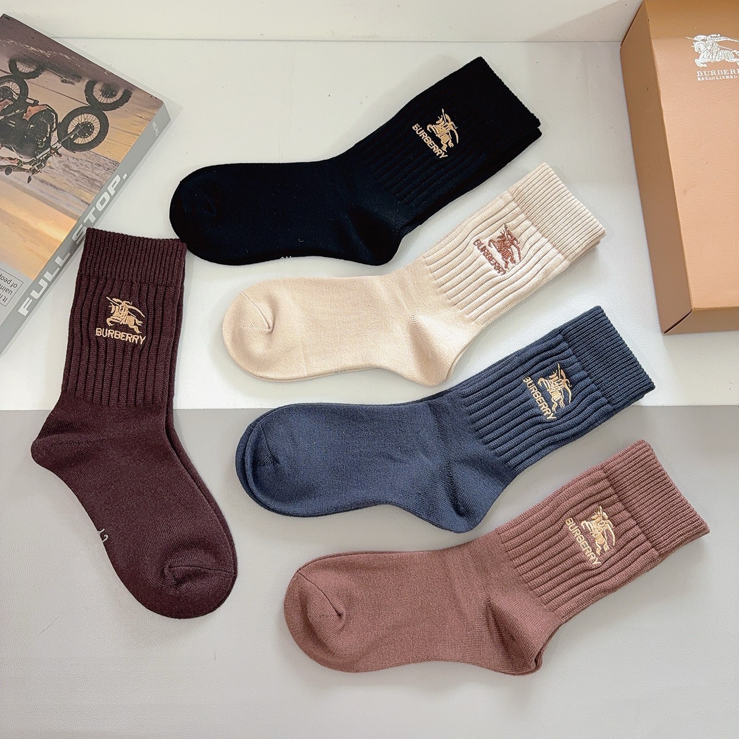 配包装【一盒5双】BURBERRY （巴宝莉）高版本羊绒刺绣长筒袜子🔥潮人必不可少的时尚专柜代购长筒袜子