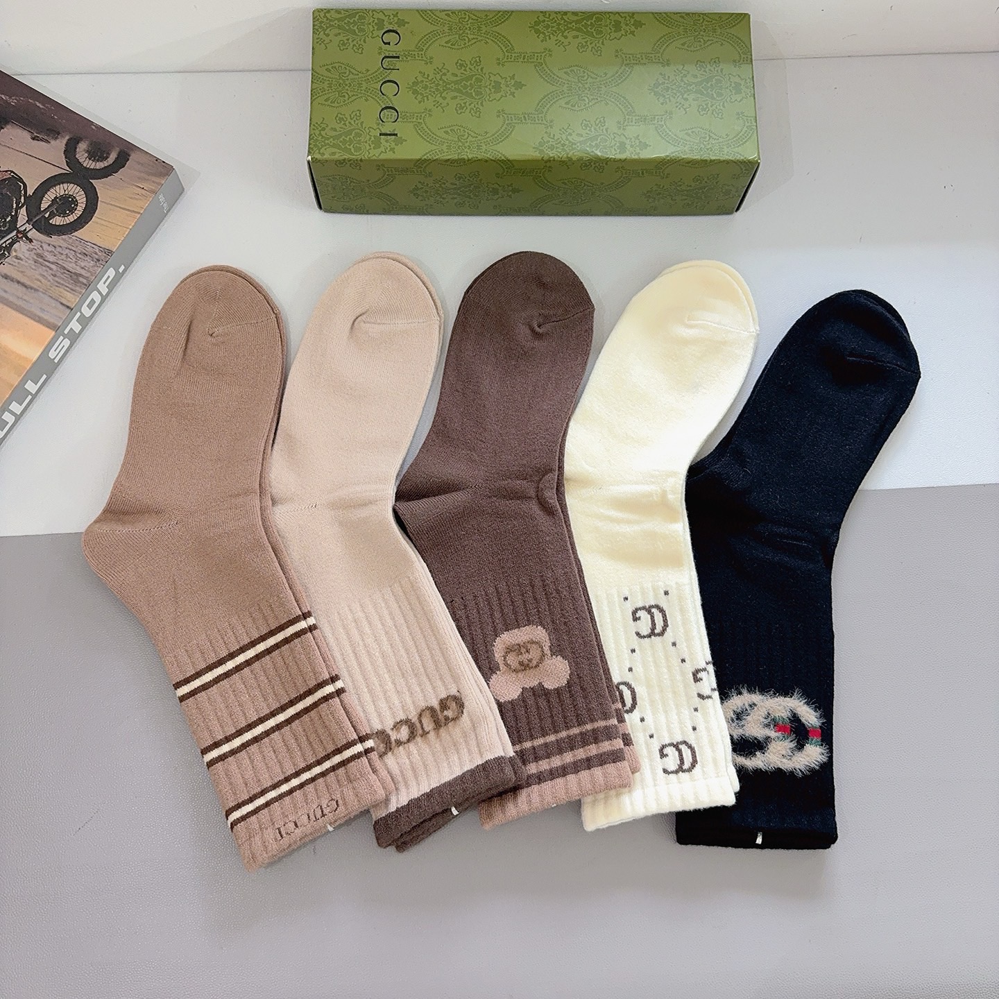 配包装（一盒5双）Gucci 古奇经典长筒袜子、高版本兔绒材质 ，经典双G图案logo，大牌出街，潮人必