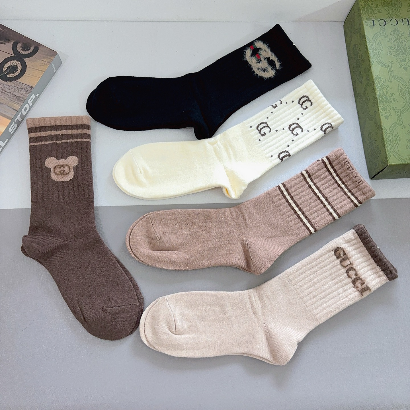 配包装（一盒5双）Gucci 古奇经典长筒袜子、高版本兔绒材质 ，经典双G图案logo，大牌出街，潮人必