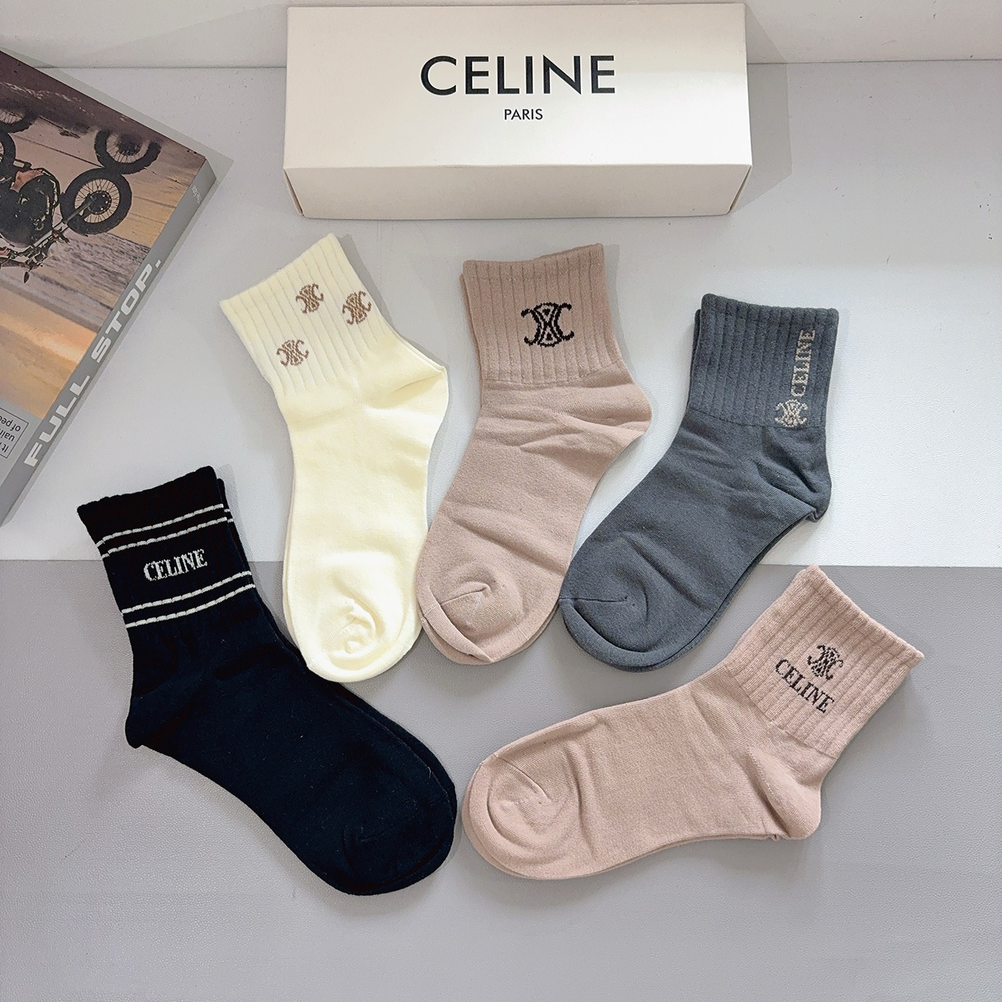 配包装（一盒5双）CELINE 赛琳 新款船袜！纯棉面料，专柜同步中筒袜子，💛大牌出街，潮人必备🔥超好搭