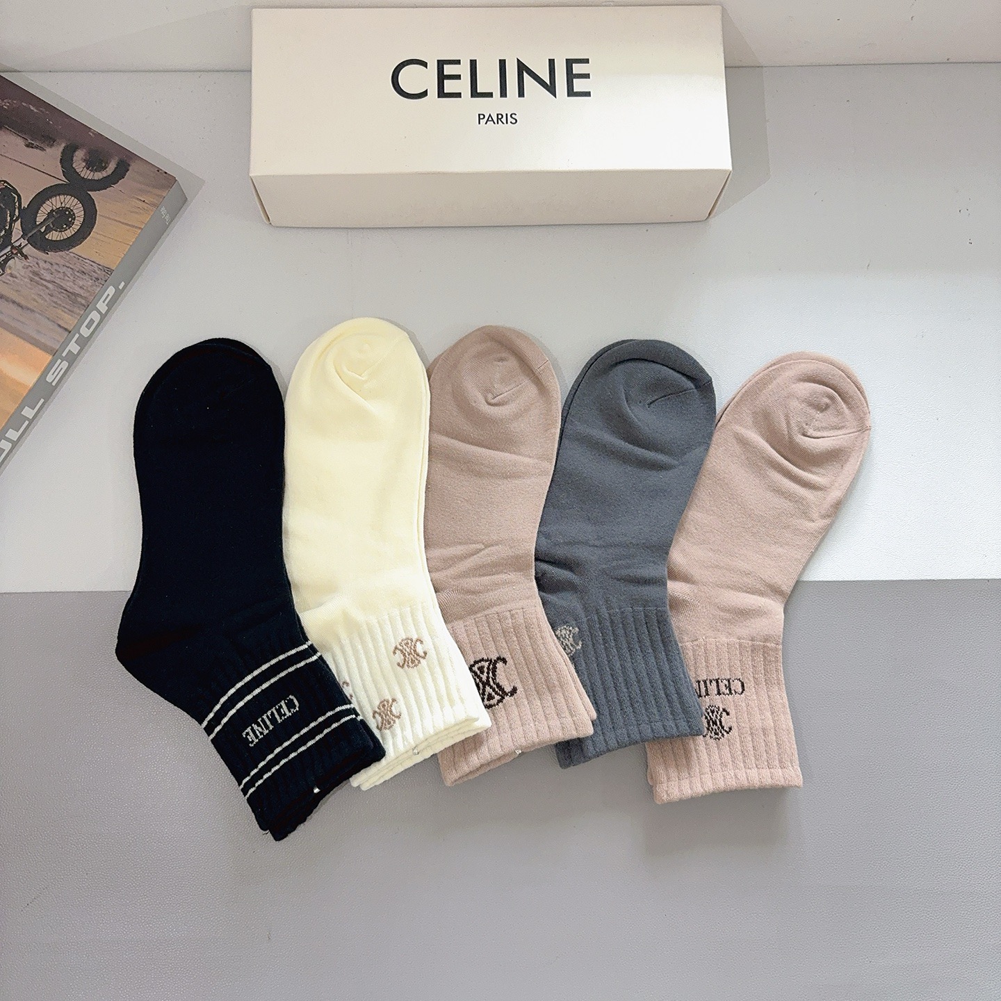 配包装（一盒5双）CELINE 赛琳 新款船袜！纯棉面料，专柜同步中筒袜子，💛大牌出街，潮人必备🔥超好搭