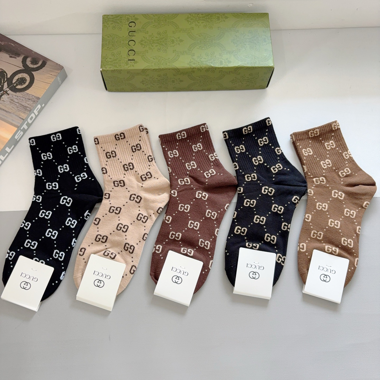 配包装（一盒5双）GUCCI 古奇 新款中筒袜子！纯棉面料，早秋款中筒袜子，💛大牌出街，潮人必备🔥超好搭