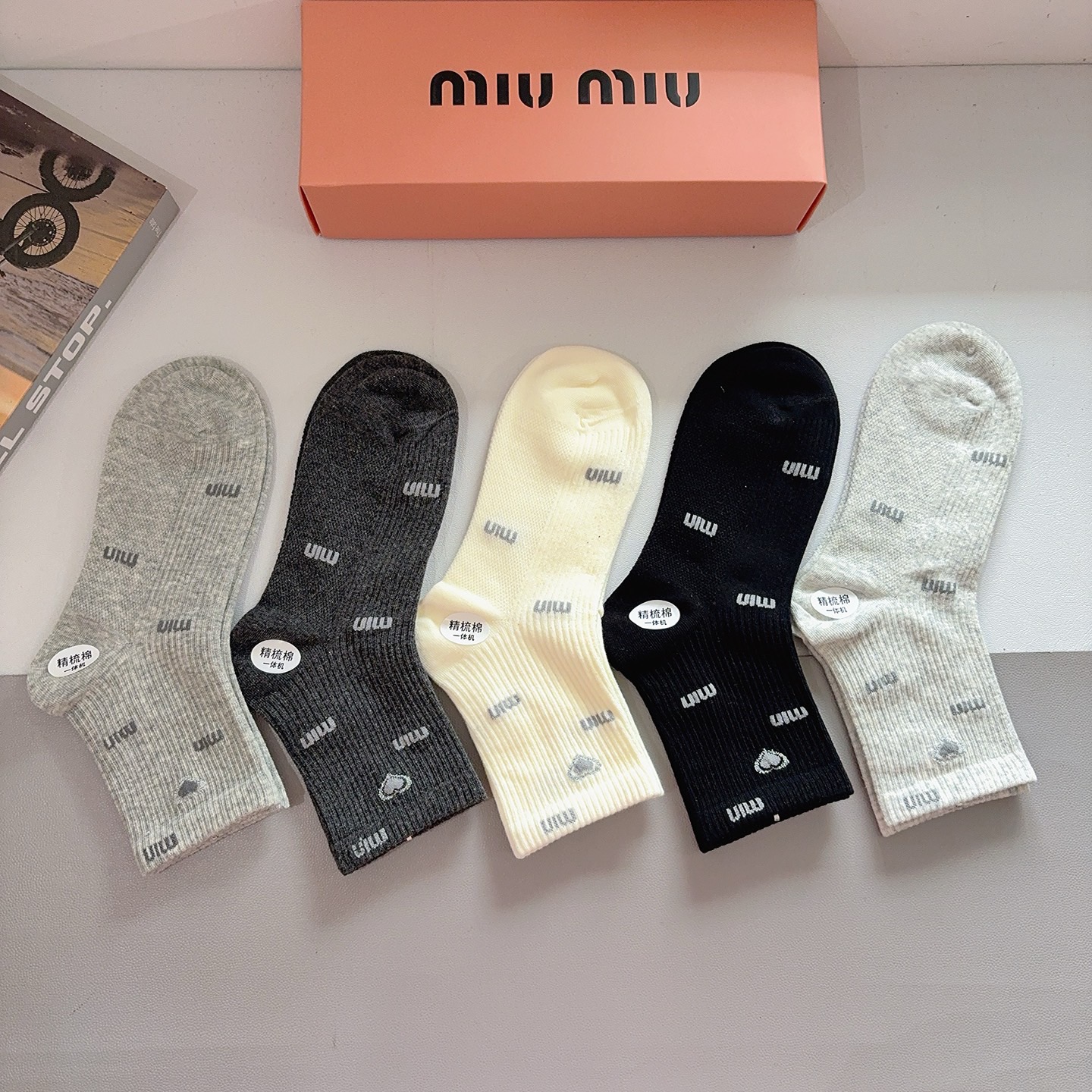 配包装【一盒5双】miumiu · 缪缪 高品质纯棉中筒袜子❗️ins明星网红推荐❗️轻薄柔软透气，四季