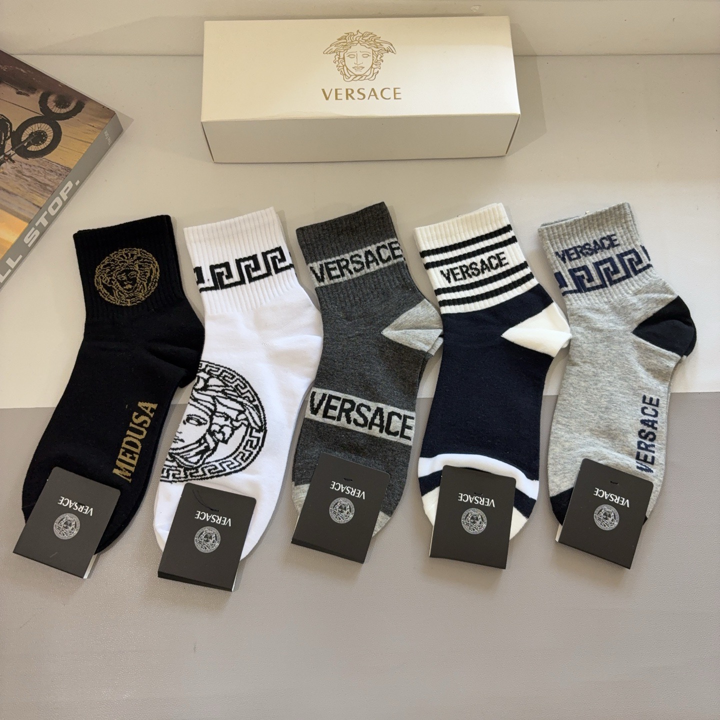 配包装【一盒五双】VERSACE范思哲 欧美大牌男款纯棉中筒袜🔥🌟潮人必不能少的专柜代购品质长筒袜子 ，