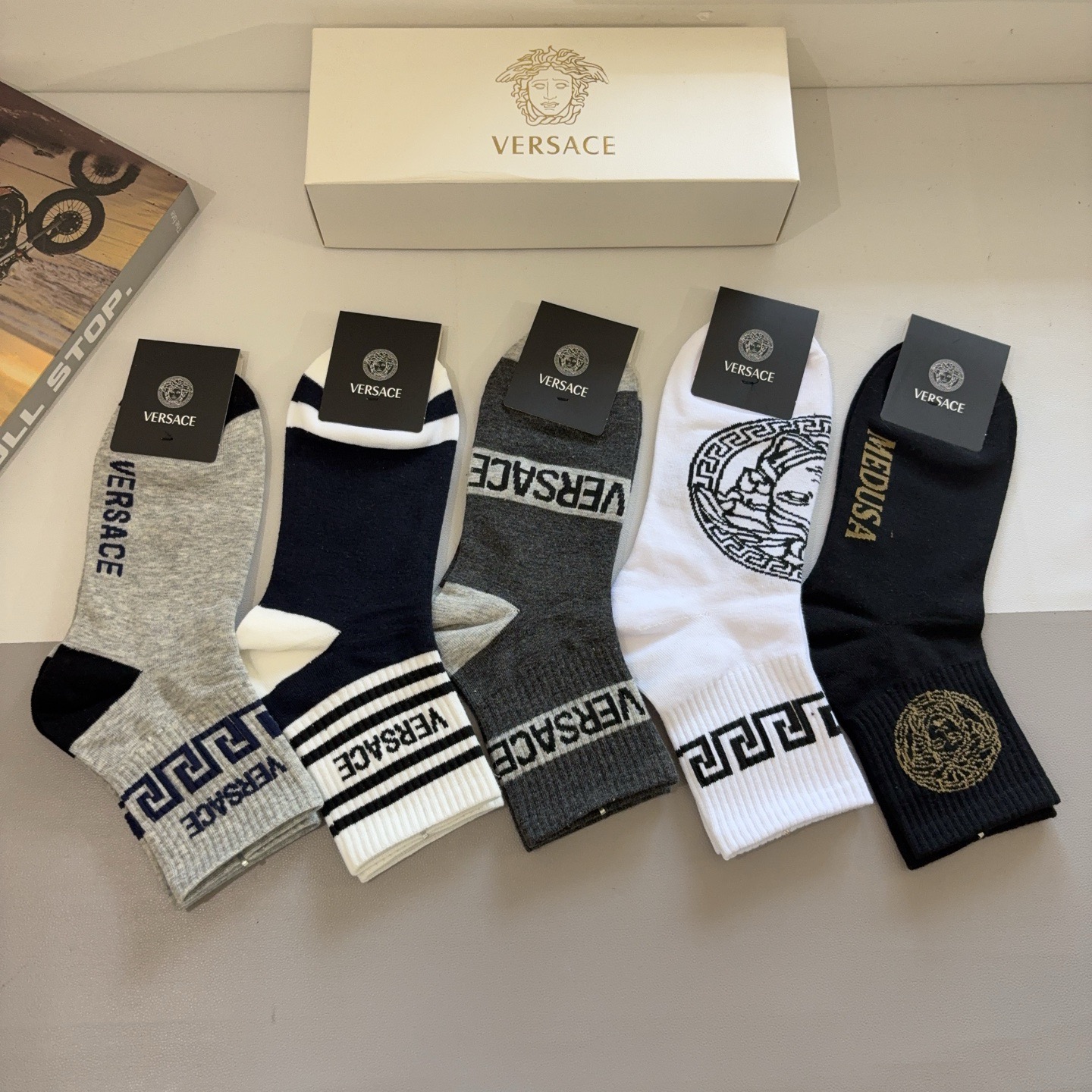 配包装【一盒五双】VERSACE范思哲 欧美大牌男款纯棉中筒袜🔥🌟潮人必不能少的专柜代购品质长筒袜子 ，