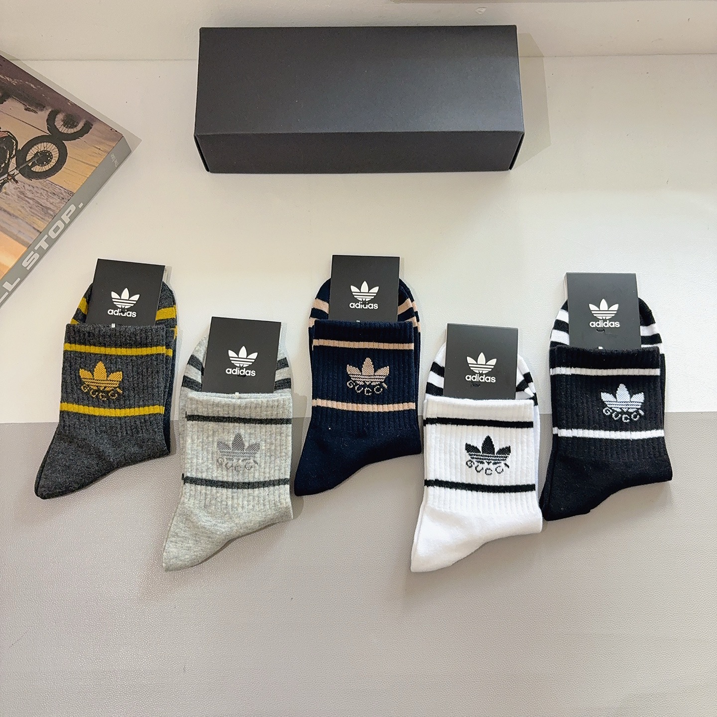 配包装（一盒5双）🆕Adidas · 阿迪达斯高端字母男女款中筒袜 纯棉面料 经典字母logo袜子，个性