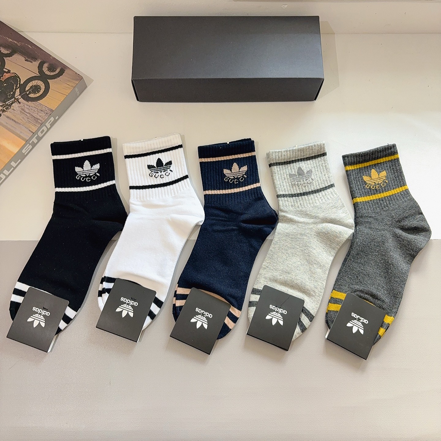 配包装（一盒5双）🆕Adidas · 阿迪达斯高端字母男女款中筒袜 纯棉面料 经典字母logo袜子，个性