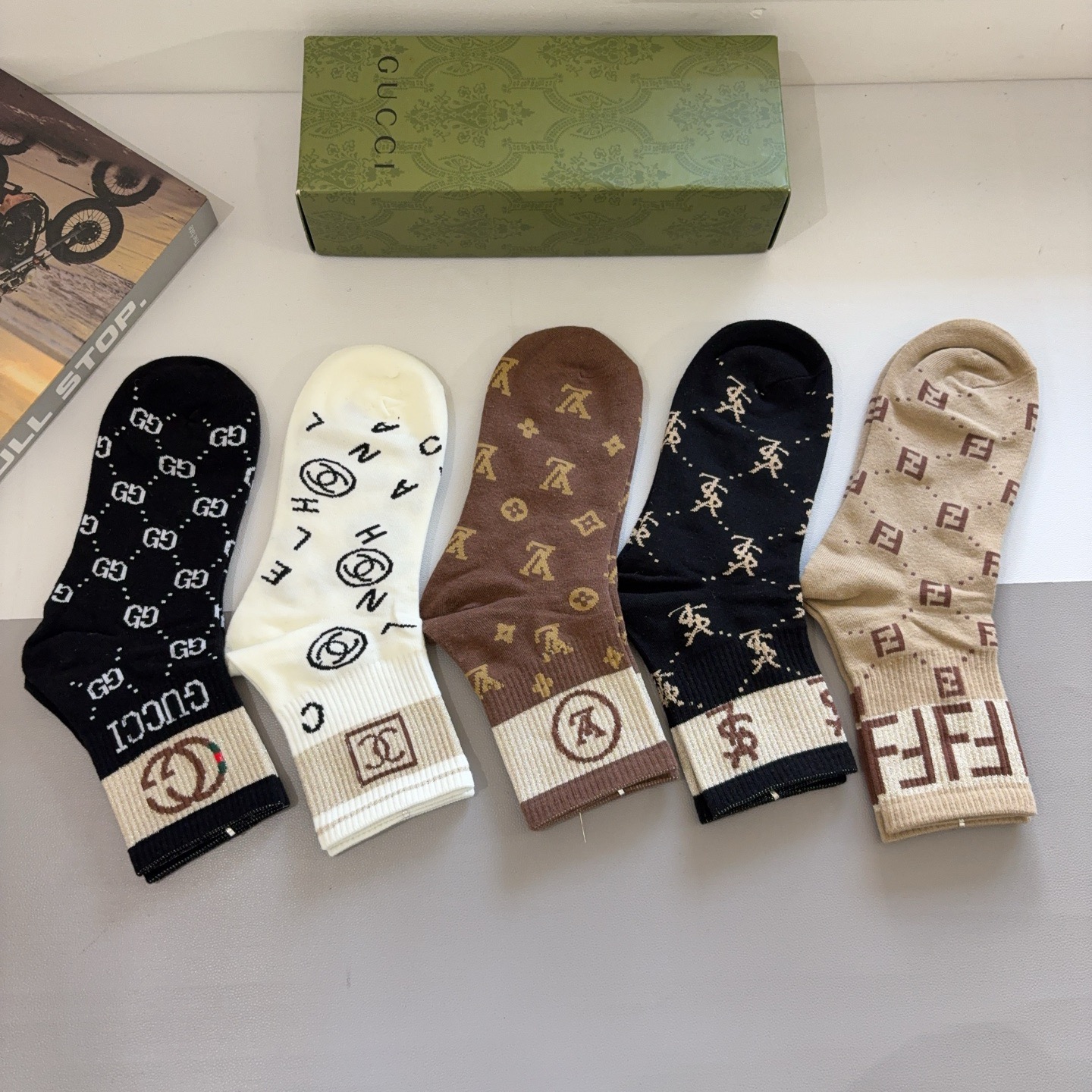 配包装（一盒5双）GUCCI 古奇 新款中筒袜子！纯棉面料，早秋款中筒袜子，💛大牌出街，潮人必备🔥超好搭