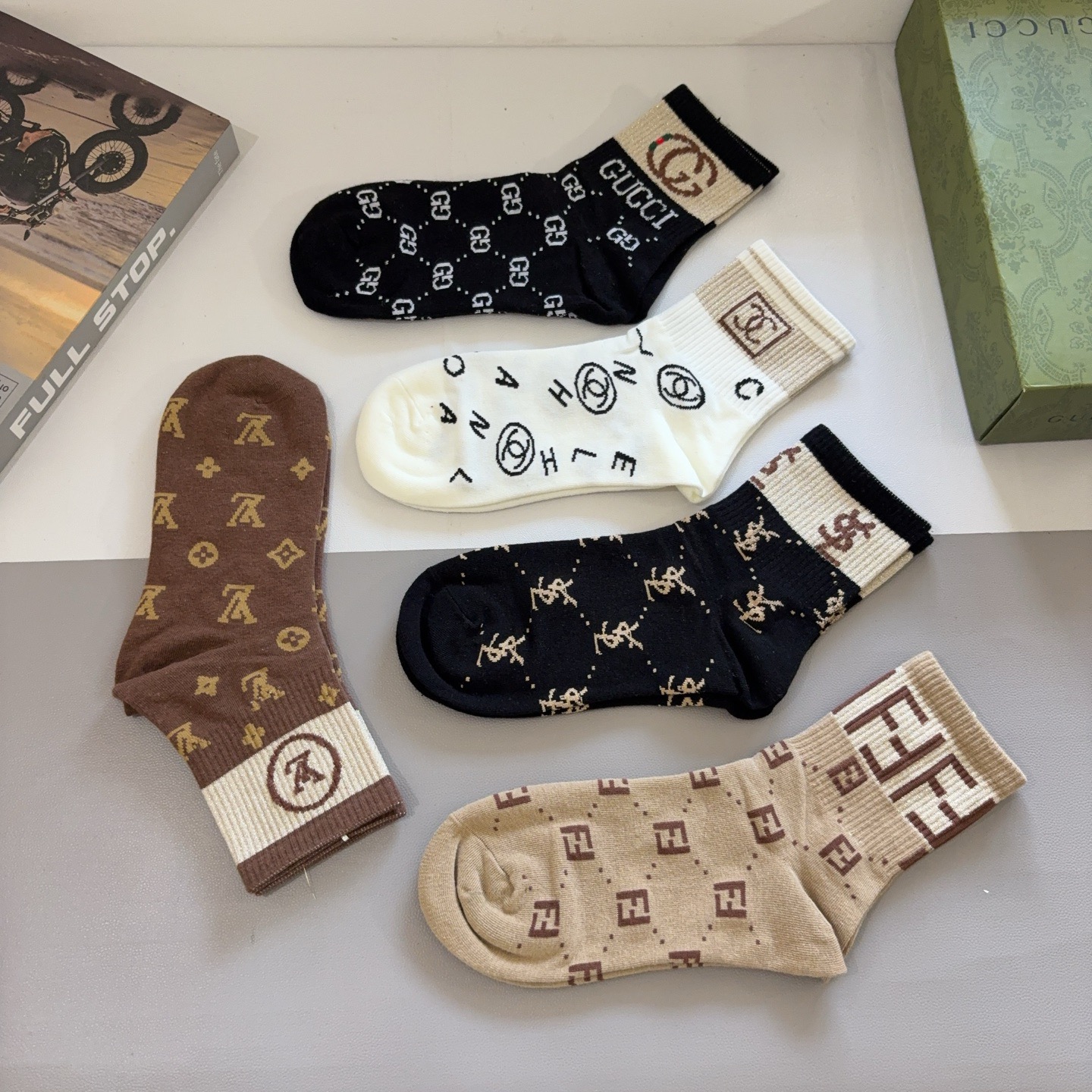 配包装（一盒5双）GUCCI 古奇 新款中筒袜子！纯棉面料，早秋款中筒袜子，💛大牌出街，潮人必备🔥超好搭