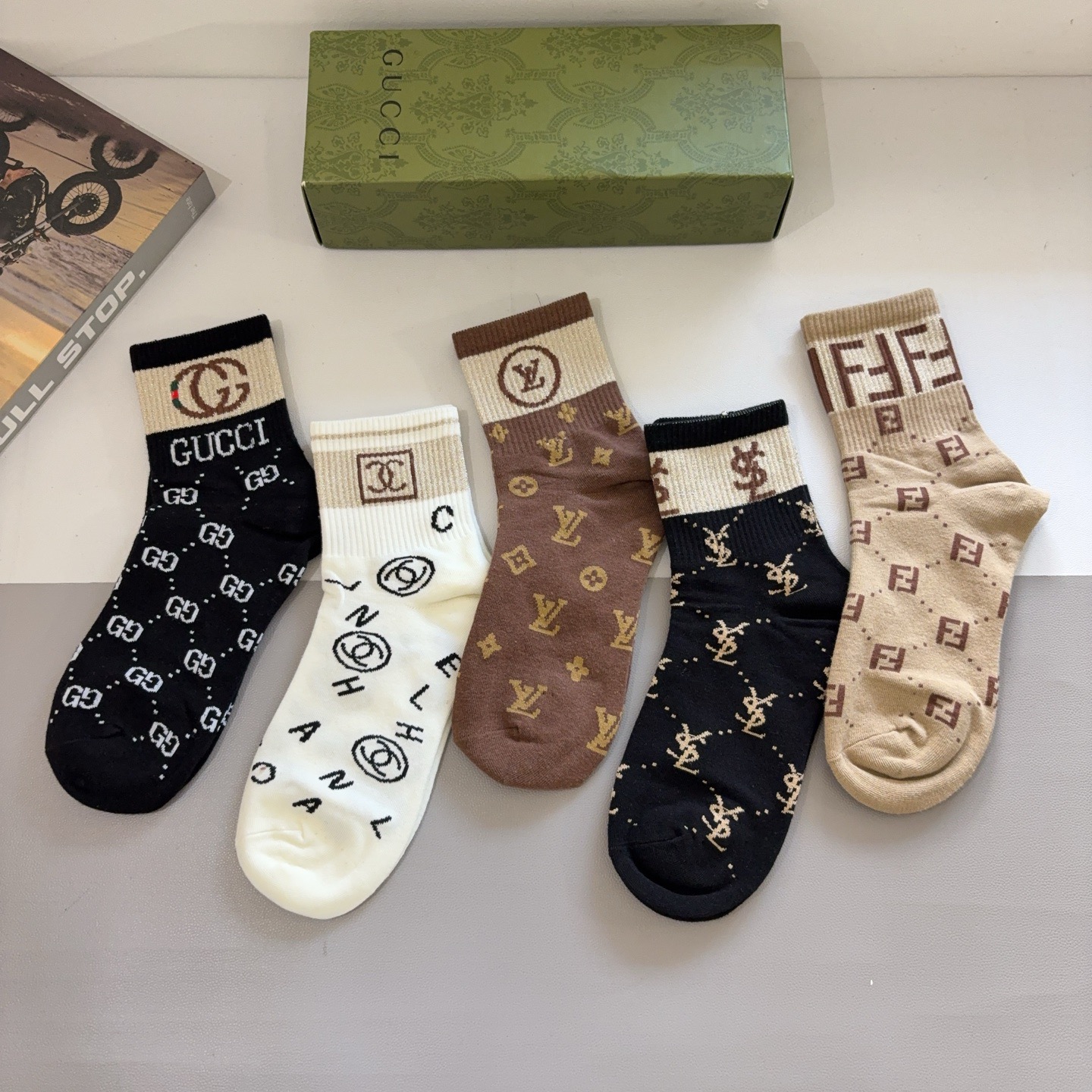 配包装（一盒5双）GUCCI 古奇 新款中筒袜子！纯棉面料，早秋款中筒袜子，💛大牌出街，潮人必备🔥超好搭