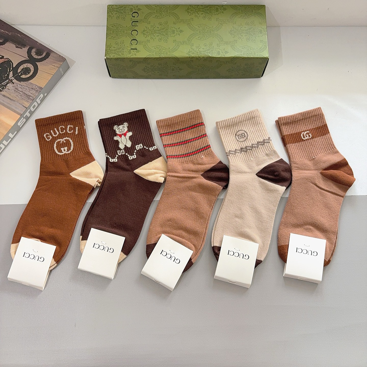 配包装（一盒5双）GUCCI 古奇 新款中筒袜子！纯棉面料，早秋款中筒袜子，💛大牌出街，潮人必备🔥超好搭