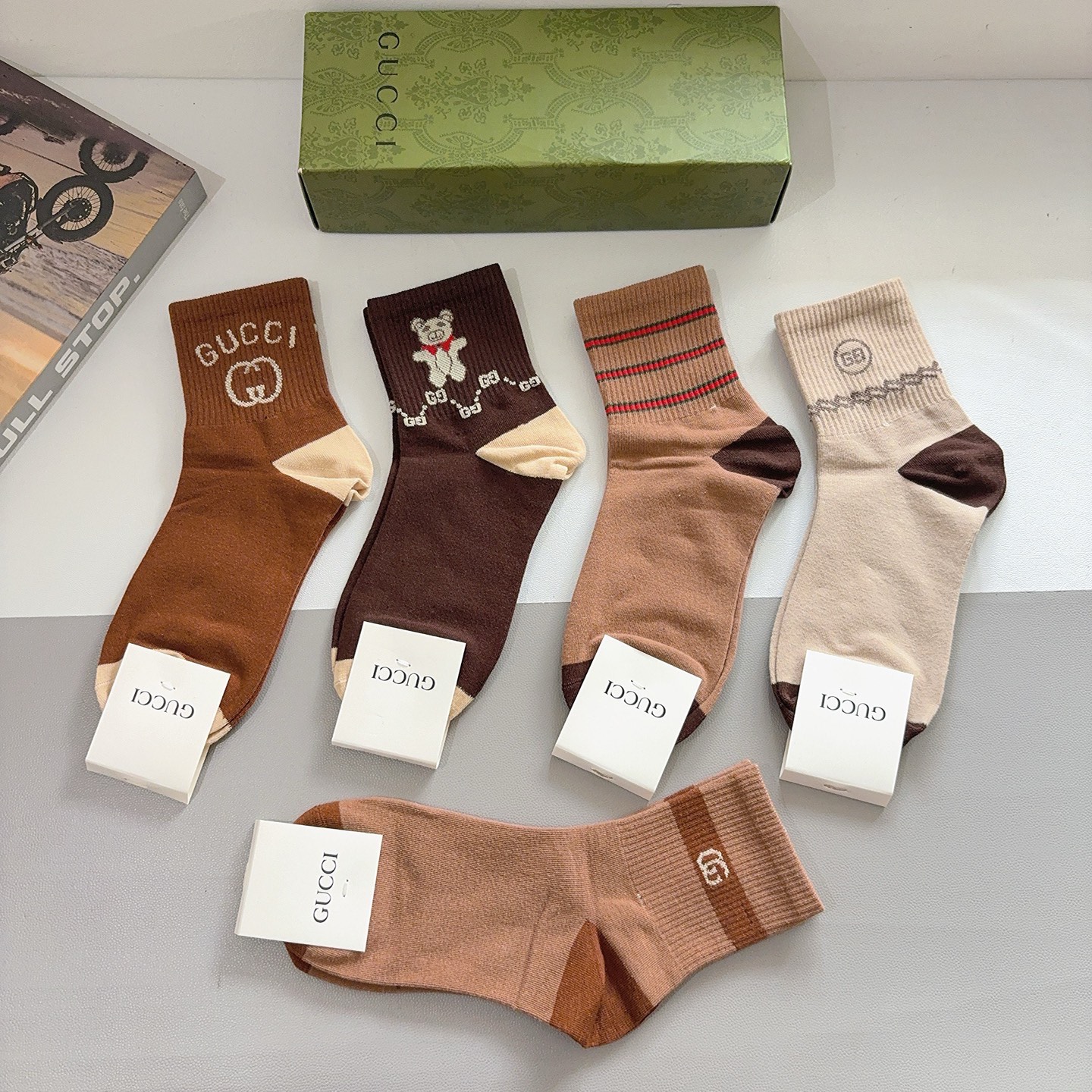 配包装（一盒5双）GUCCI 古奇 新款中筒袜子！纯棉面料，早秋款中筒袜子，💛大牌出街，潮人必备🔥超好搭