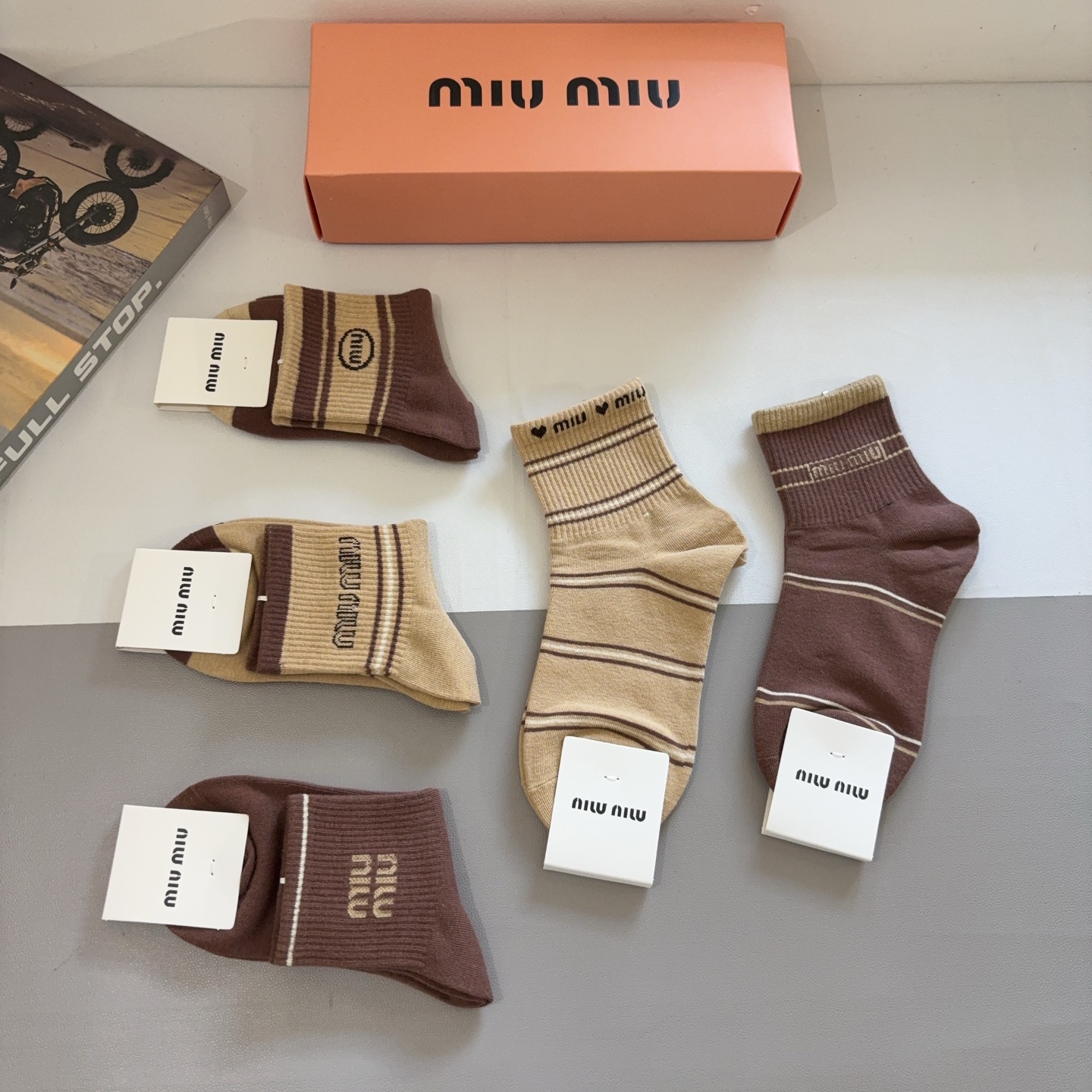 配包装【一盒5双】miumiu · 缪缪 高品质🔥超级爆款网红中筒袜子❗️ins明星网红推荐❗️火爆至极