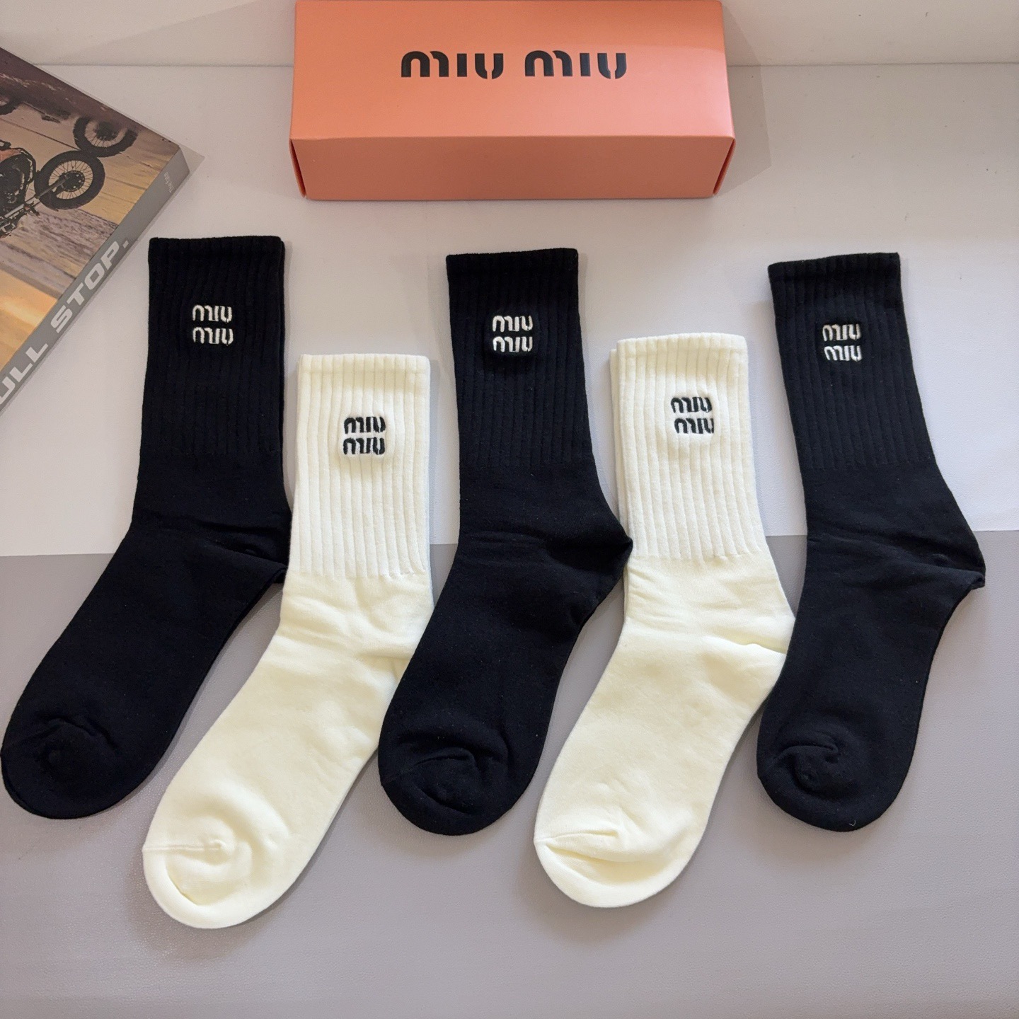 配包装【一盒5双】miumiu （缪缪）高版本刺绣长筒袜子🔥潮人必不可少的时尚专柜代购长筒袜子 ，超好搭