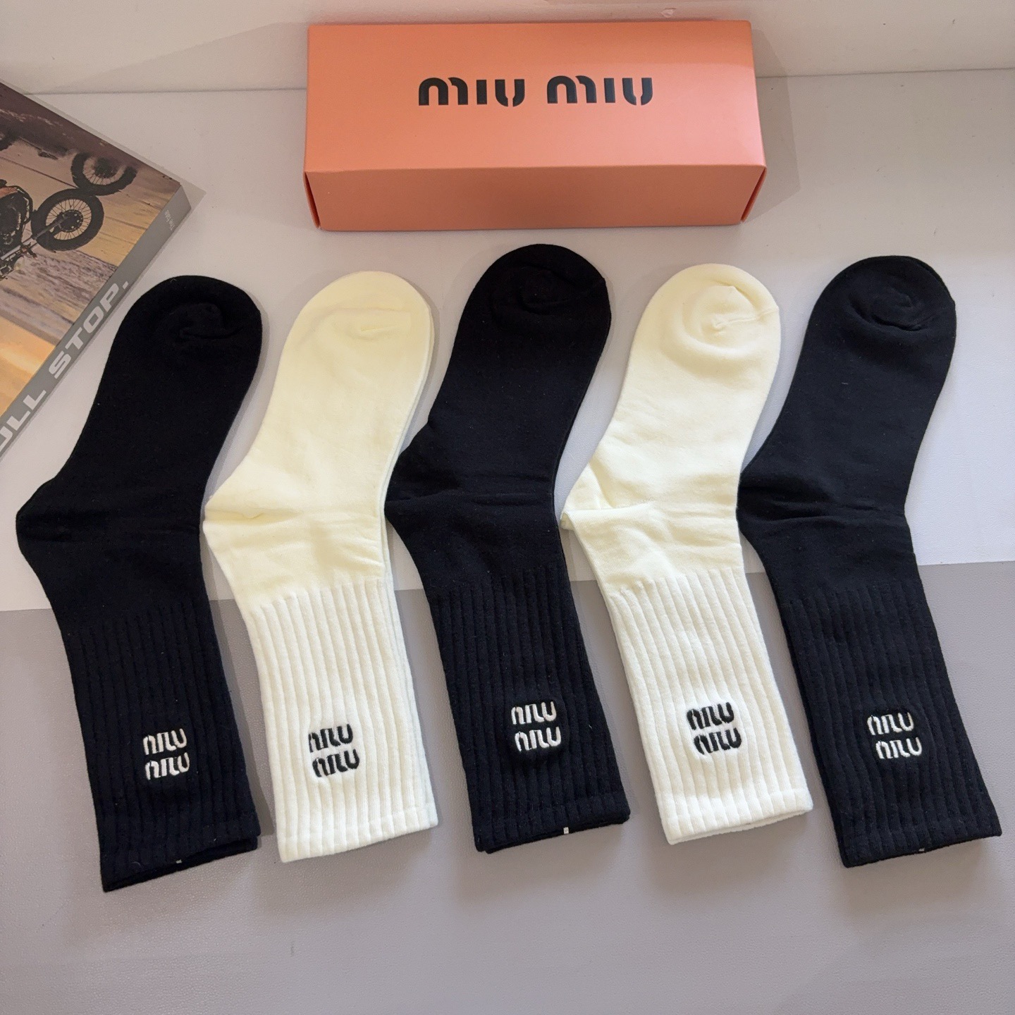 配包装【一盒5双】miumiu （缪缪）高版本刺绣长筒袜子🔥潮人必不可少的时尚专柜代购长筒袜子 ，超好搭