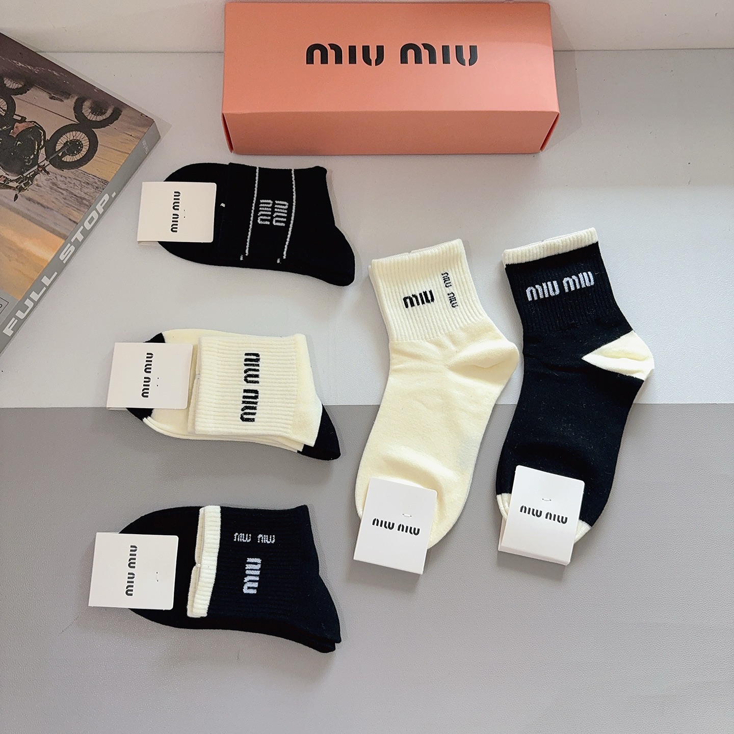 配包装【一盒5双】miumiu · 缪缪 高品质🔥超级爆款网红中筒袜子❗️ins明星网红推荐❗️火爆至极