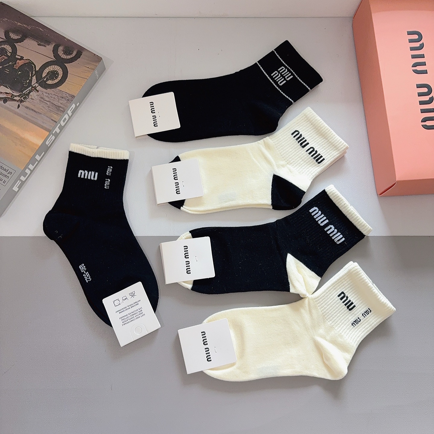 配包装【一盒5双】miumiu · 缪缪 高品质🔥超级爆款网红中筒袜子❗️ins明星网红推荐❗️火爆至极