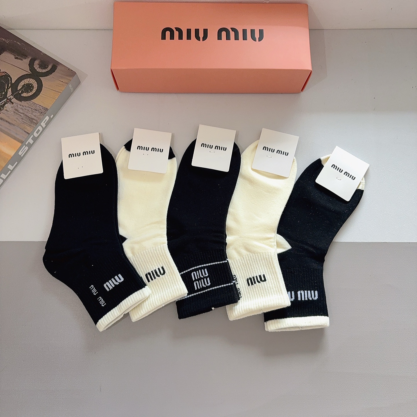 配包装【一盒5双】miumiu · 缪缪 高品质🔥超级爆款网红中筒袜子❗️ins明星网红推荐❗️火爆至极