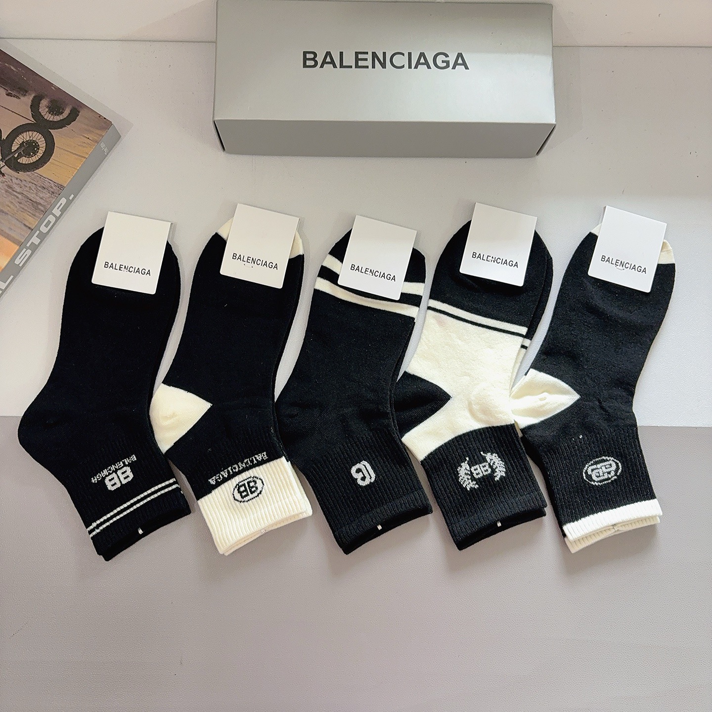 配包装【一盒5双】BALENCIAGA 巴黎世家 新款中筒袜子🔥潮人必不可少的时尚专柜代购袜子 ，超级时