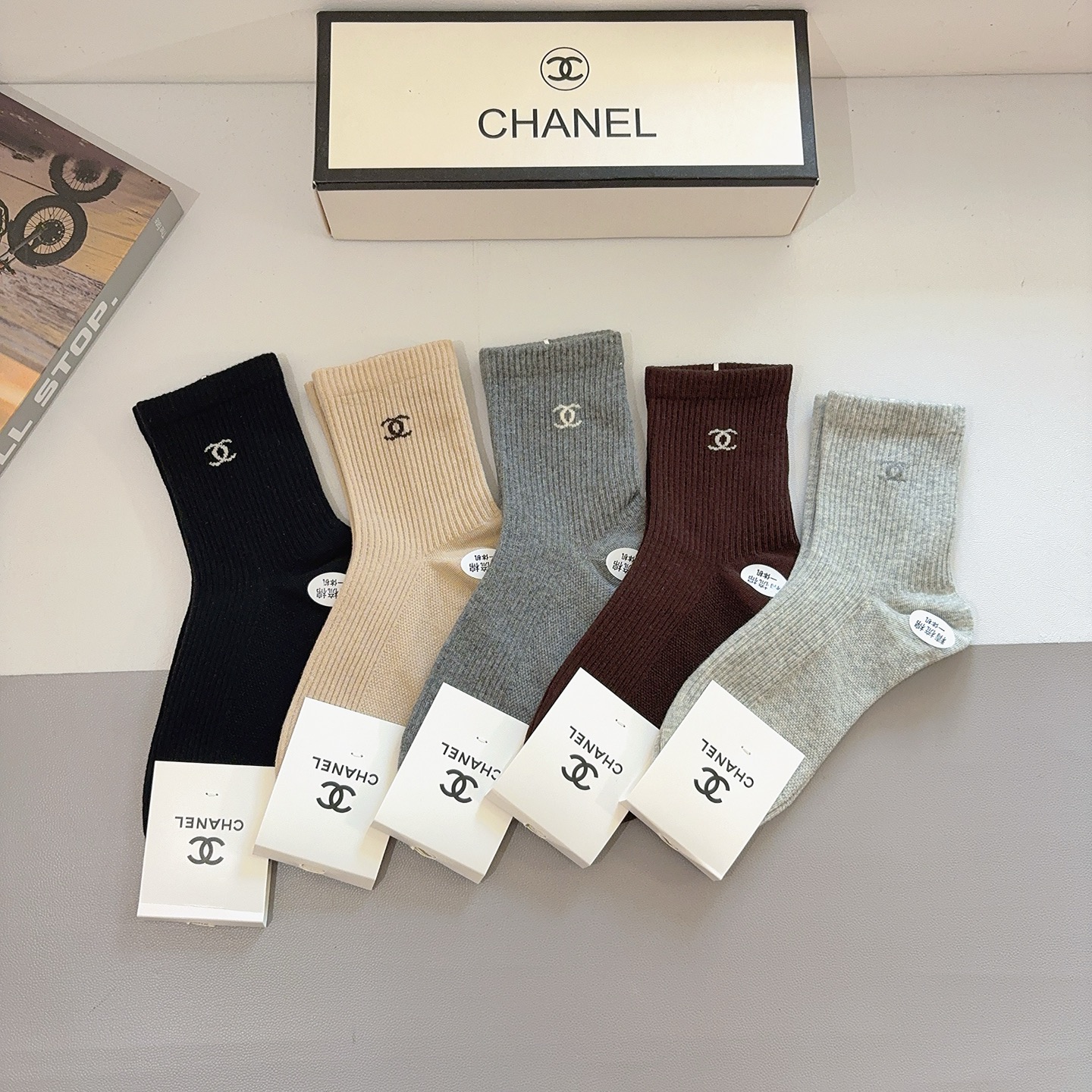 配包装（一盒5双） CHANEL 香奈儿高版本新款潮双针中筒袜子，纯棉面料，潮人必备 ，个性时尚百搭款，